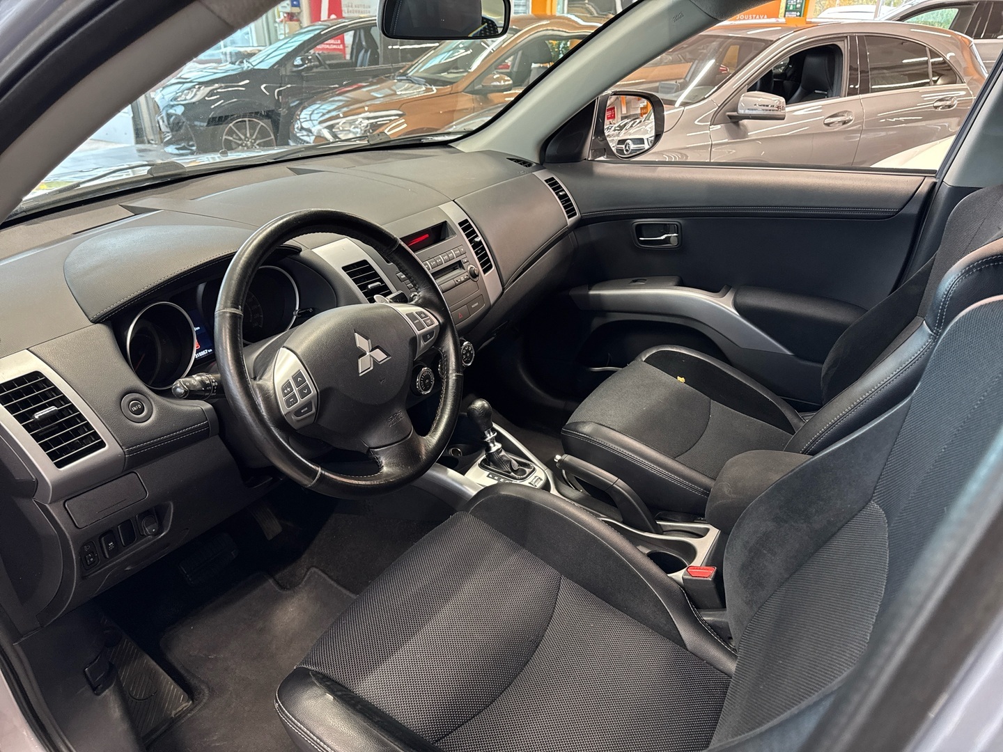 MITSUBISHI Outlander 2012