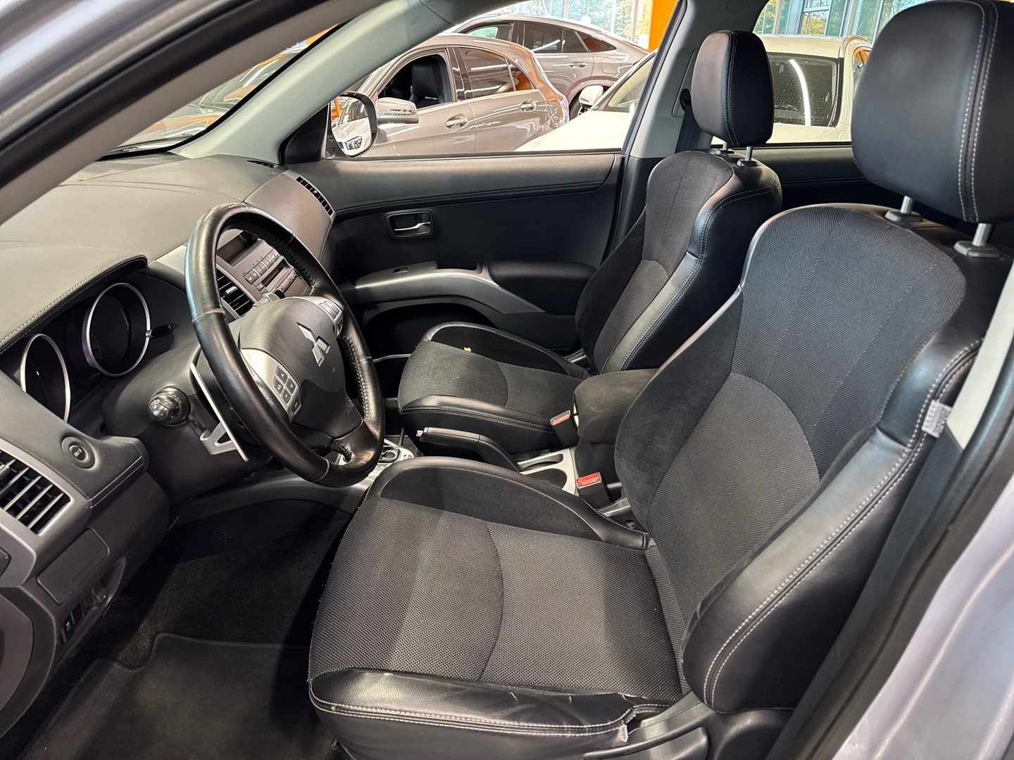 MITSUBISHI Outlander 2012