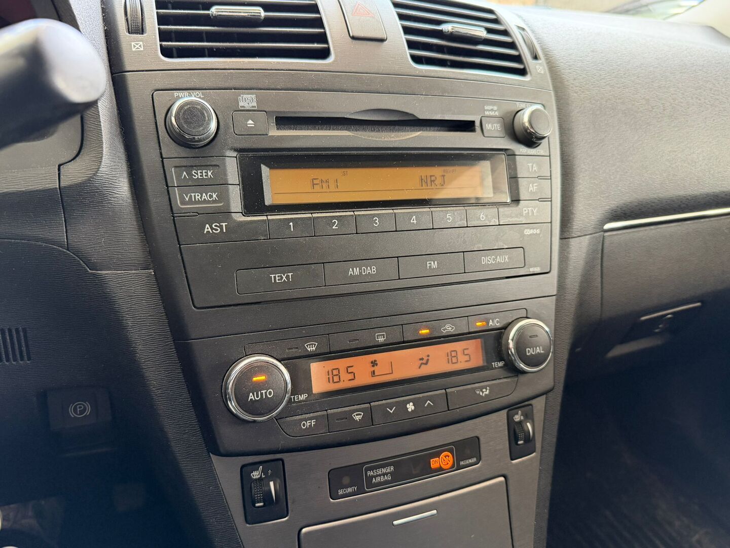 TOYOTA Avensis 2010