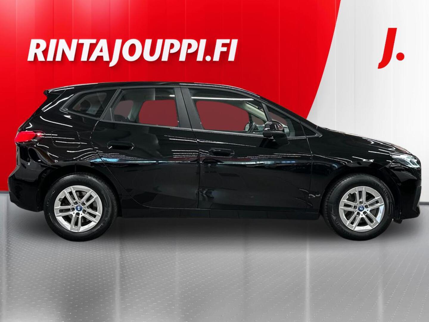 BMW 225 2023