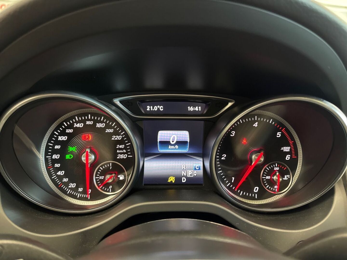 MERCEDES-BENZ CLA 2016