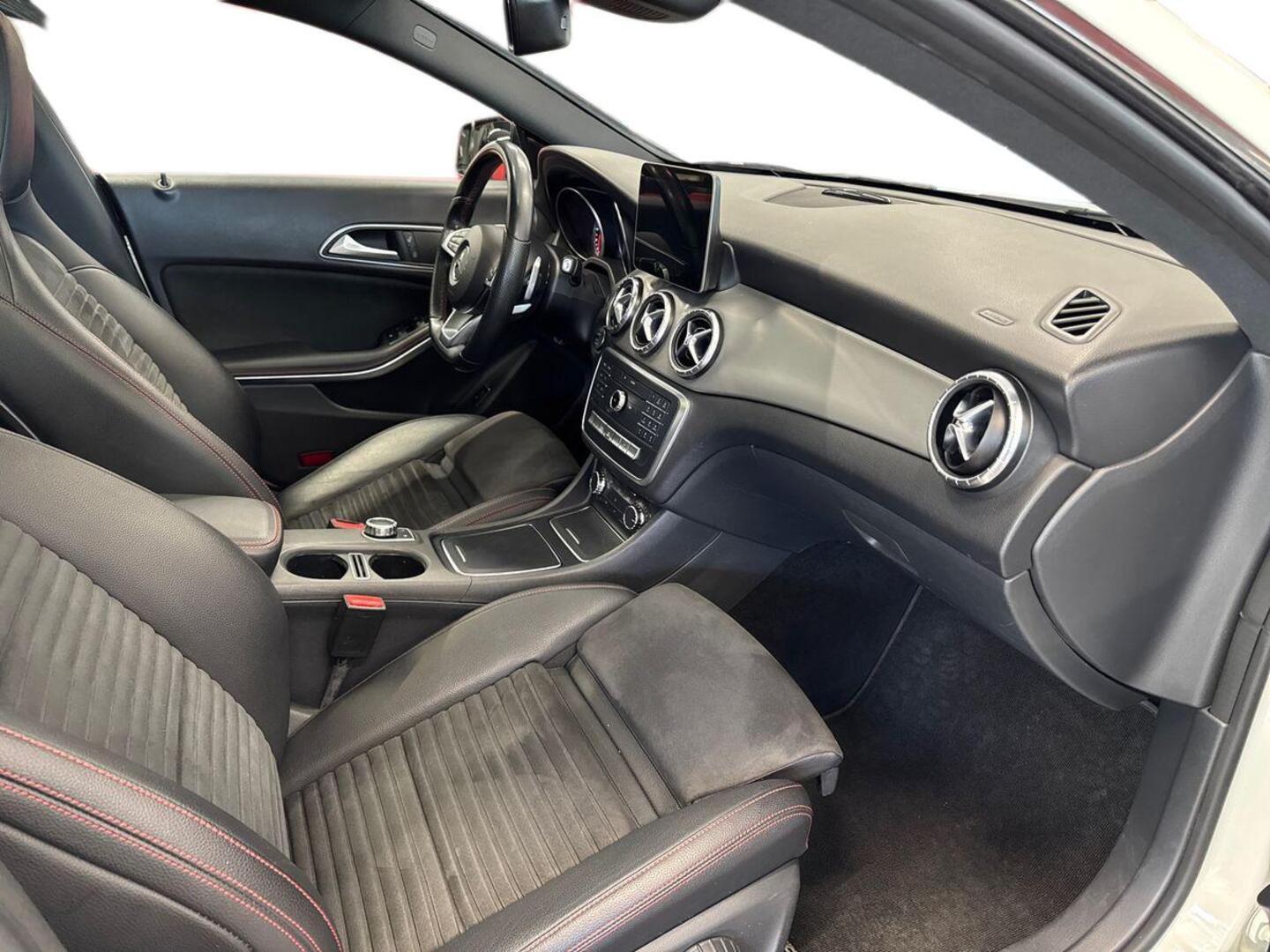 MERCEDES-BENZ CLA 2016