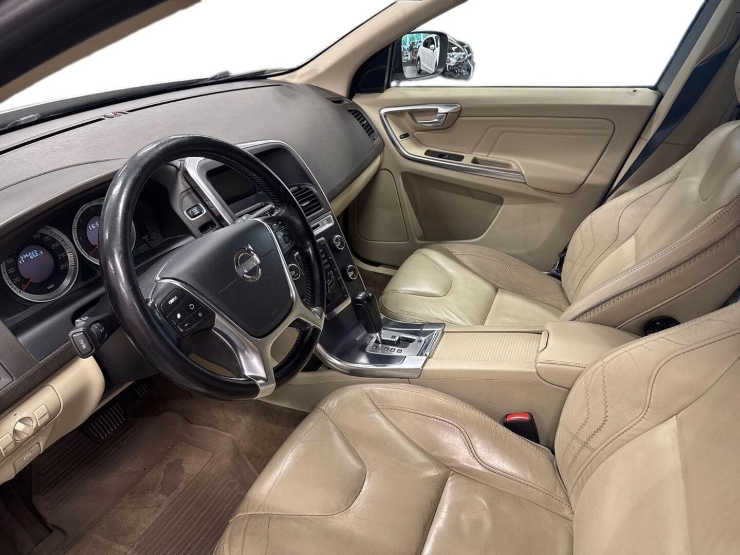 VOLVO XC60 7
