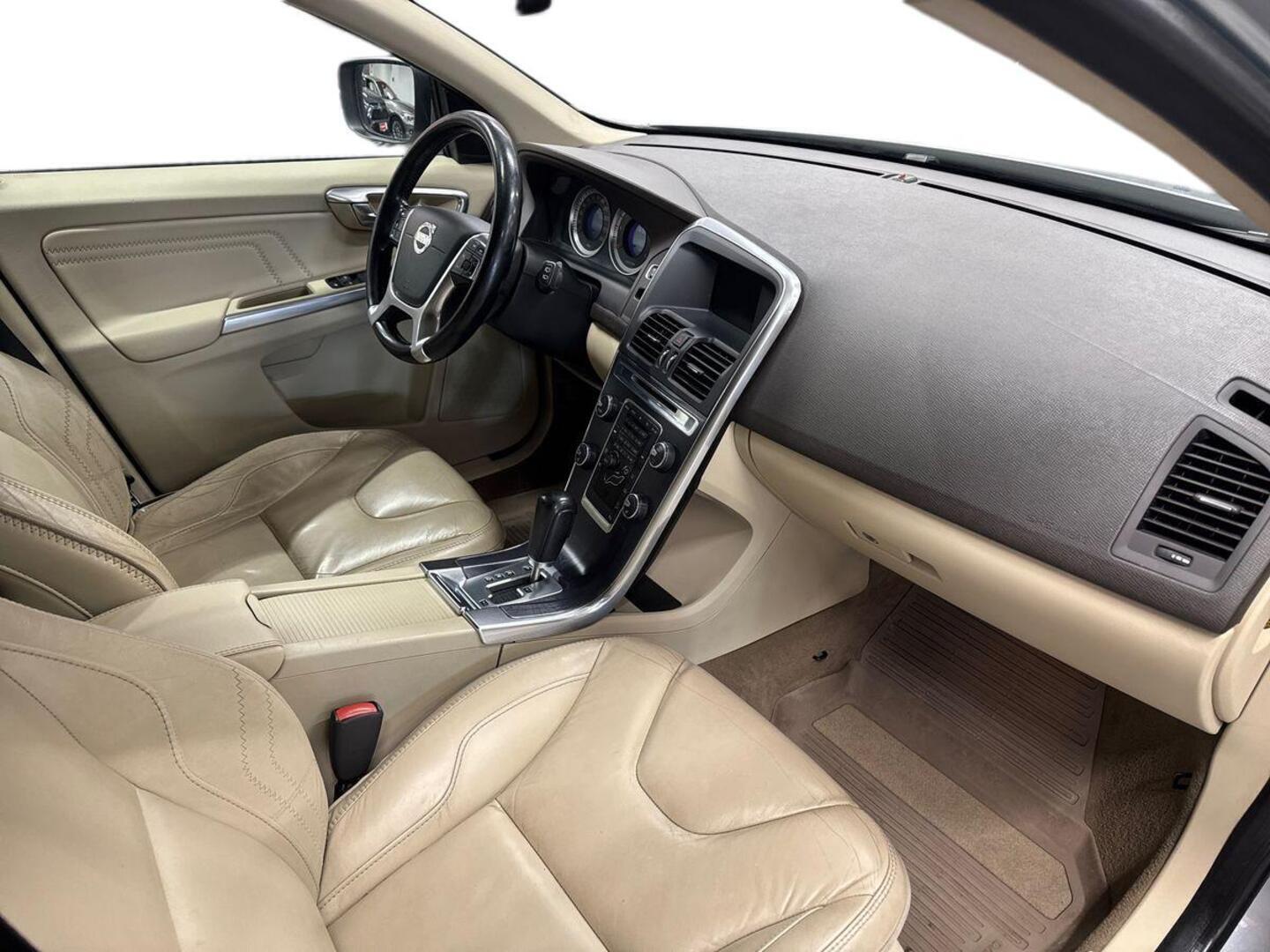 VOLVO XC60 9