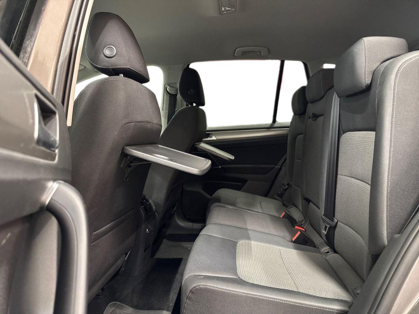 VOLKSWAGEN Golf Sportsvan 10