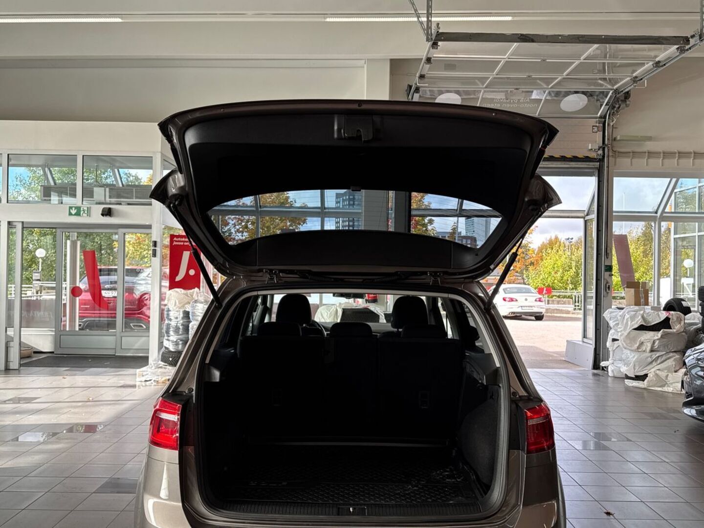 VOLKSWAGEN Golf Sportsvan 11