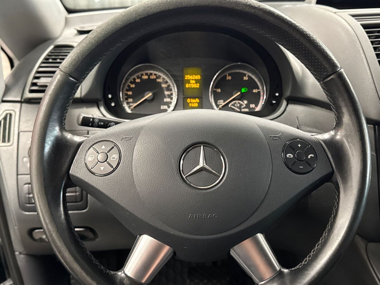MERCEDES-BENZ Vito 19