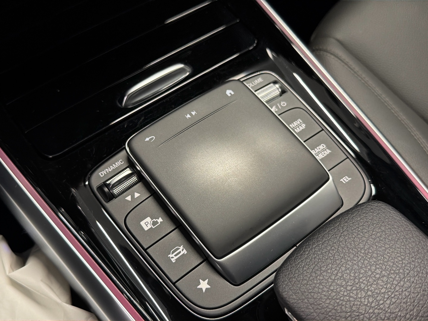 MERCEDES-BENZ EQB 2022