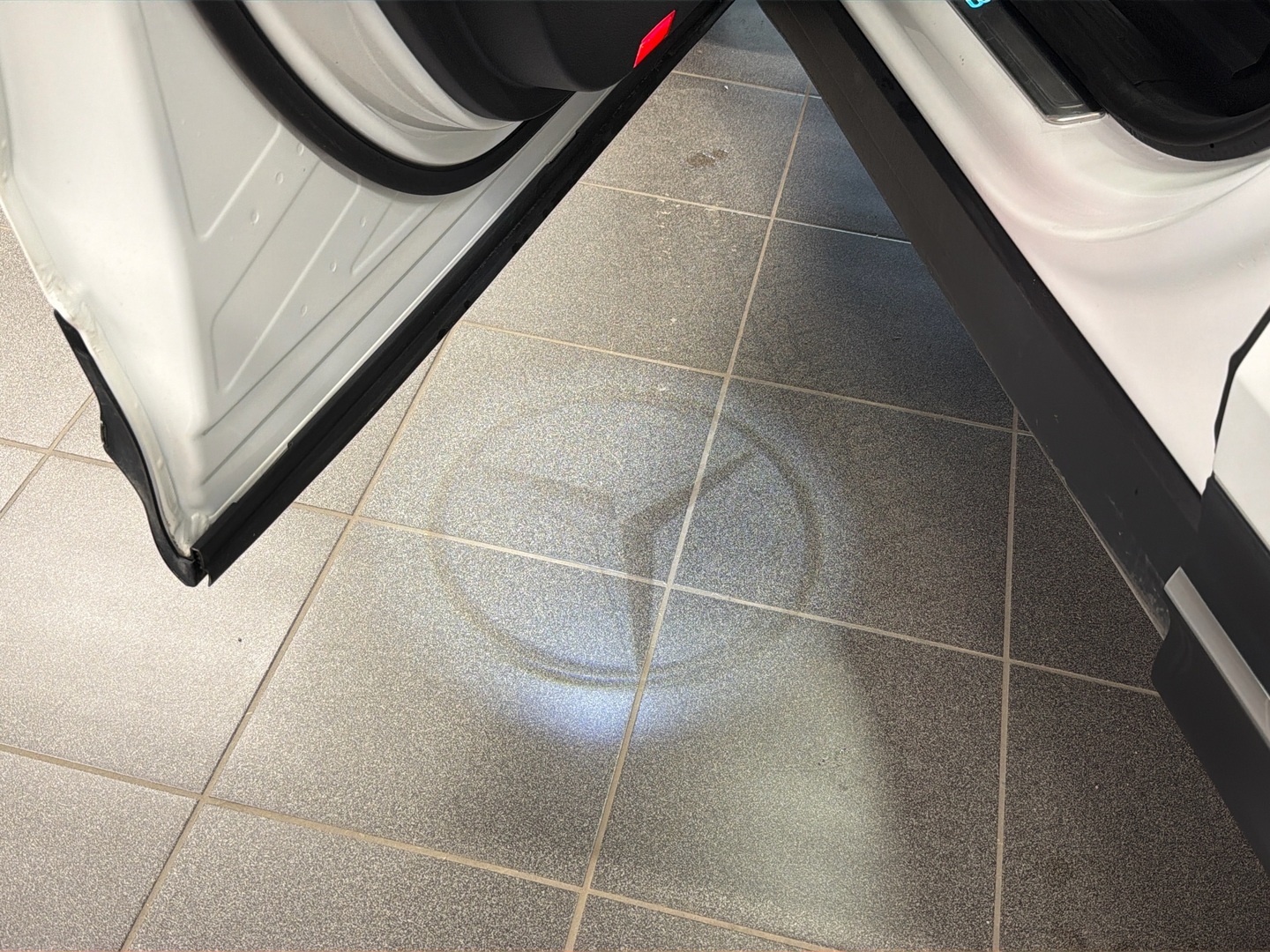 MERCEDES-BENZ EQB 2022