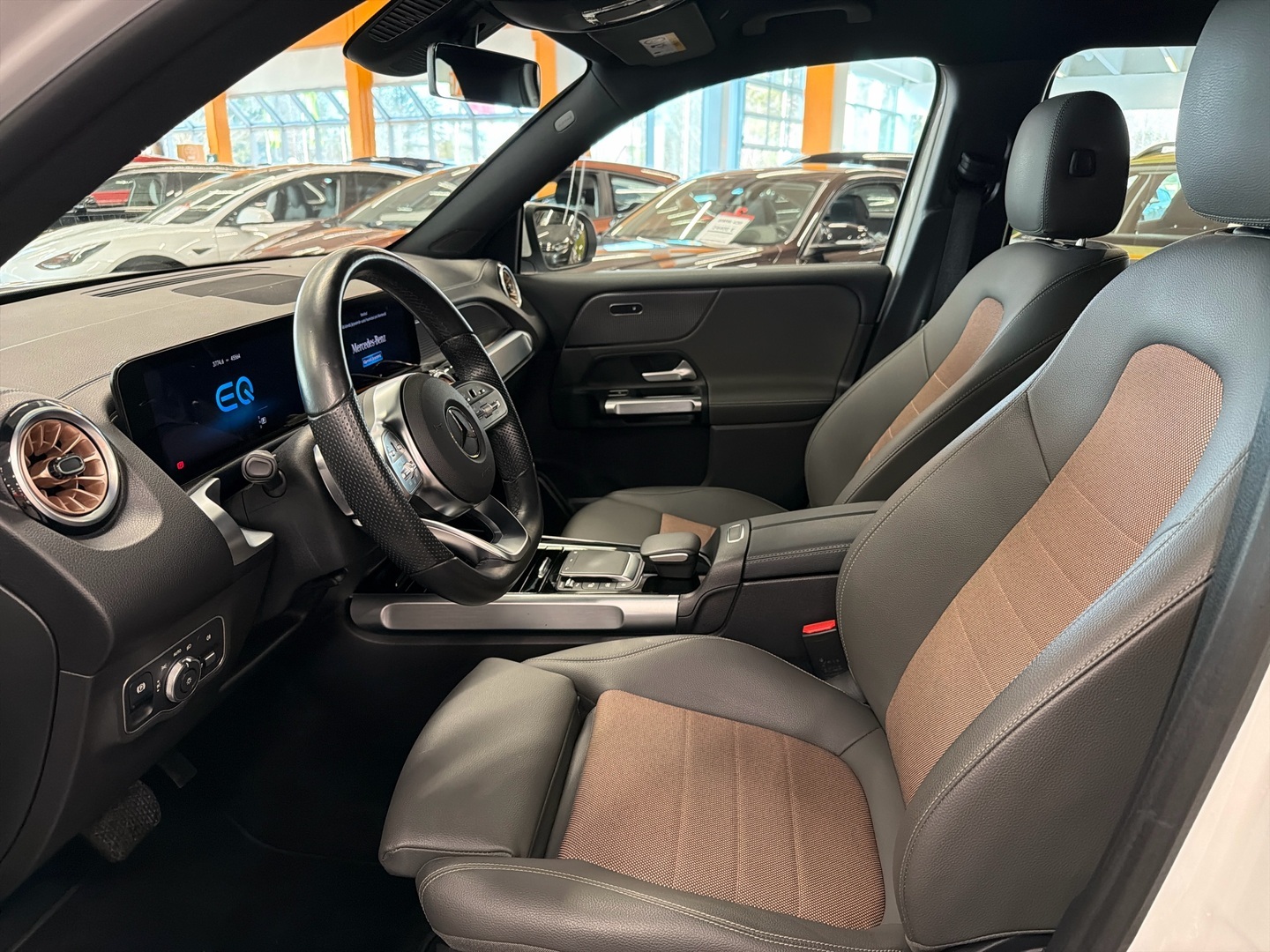 MERCEDES-BENZ EQB 2022