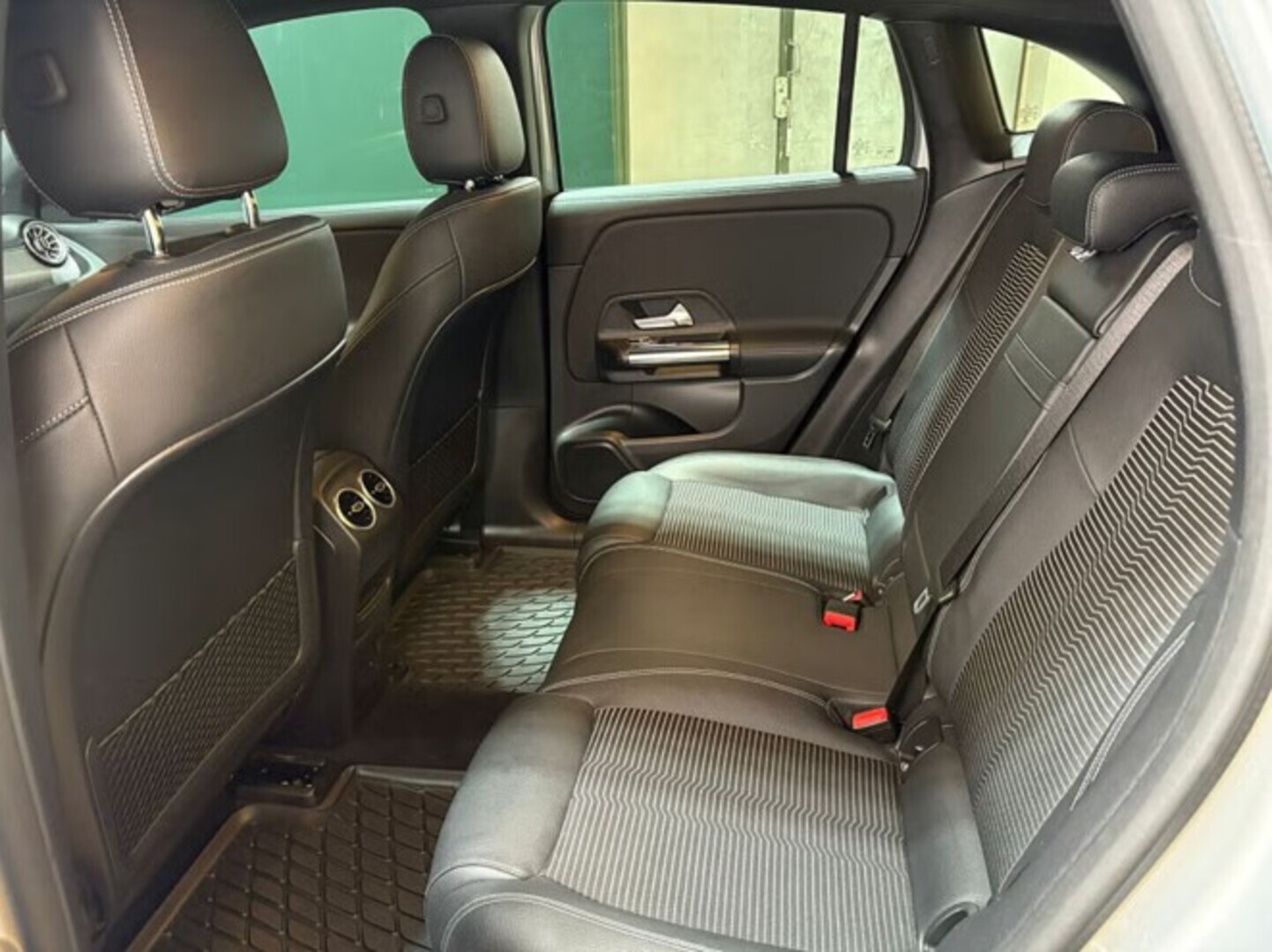 MERCEDES-BENZ EQA 2022