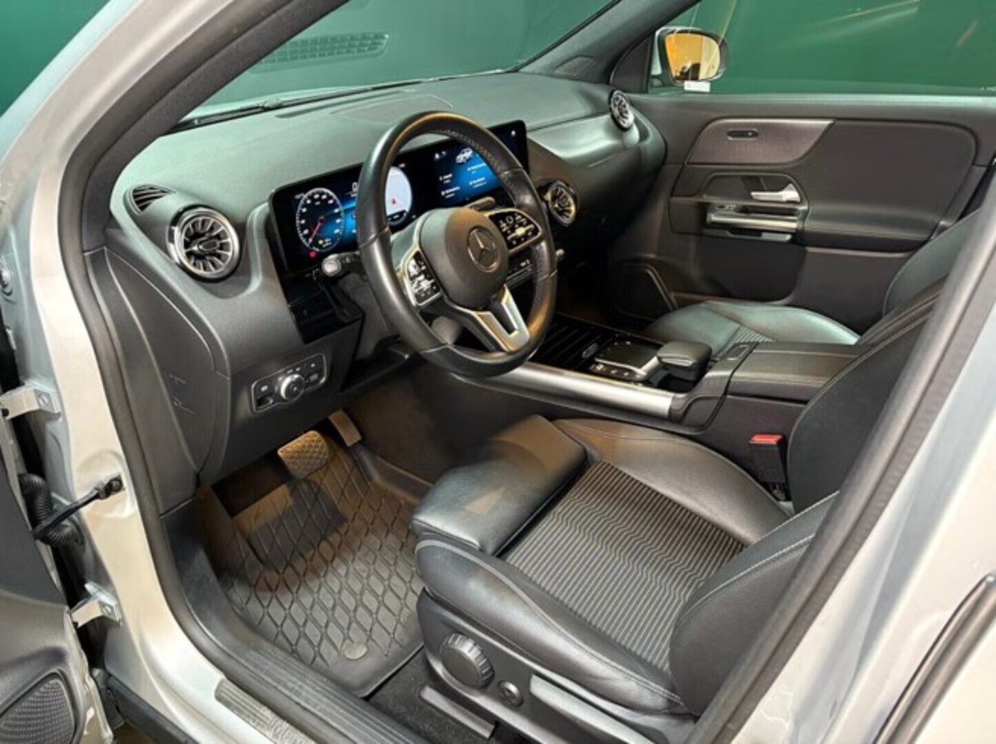 MERCEDES-BENZ EQA 2022