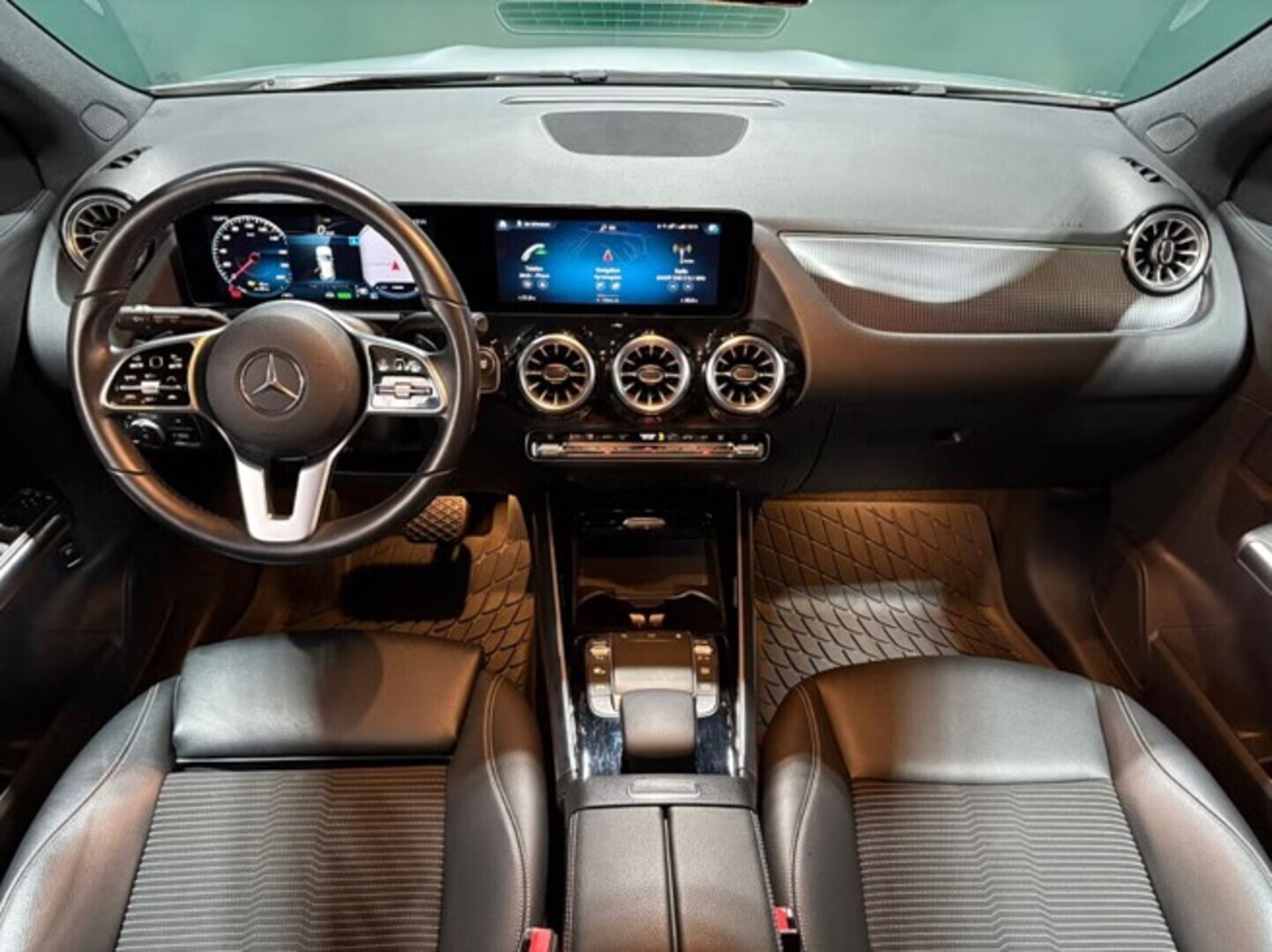 MERCEDES-BENZ EQA 2022