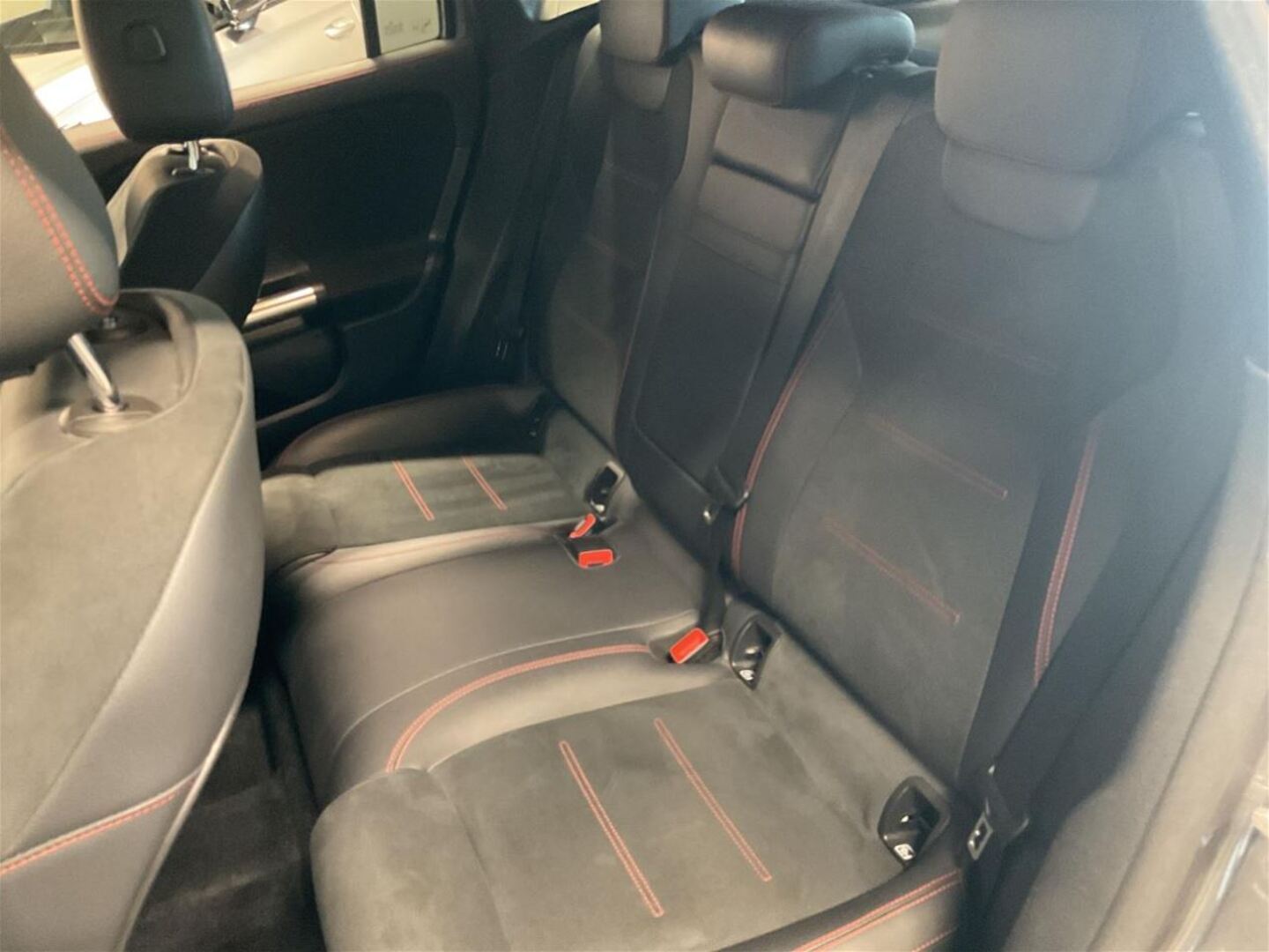 MERCEDES-BENZ EQA 2023