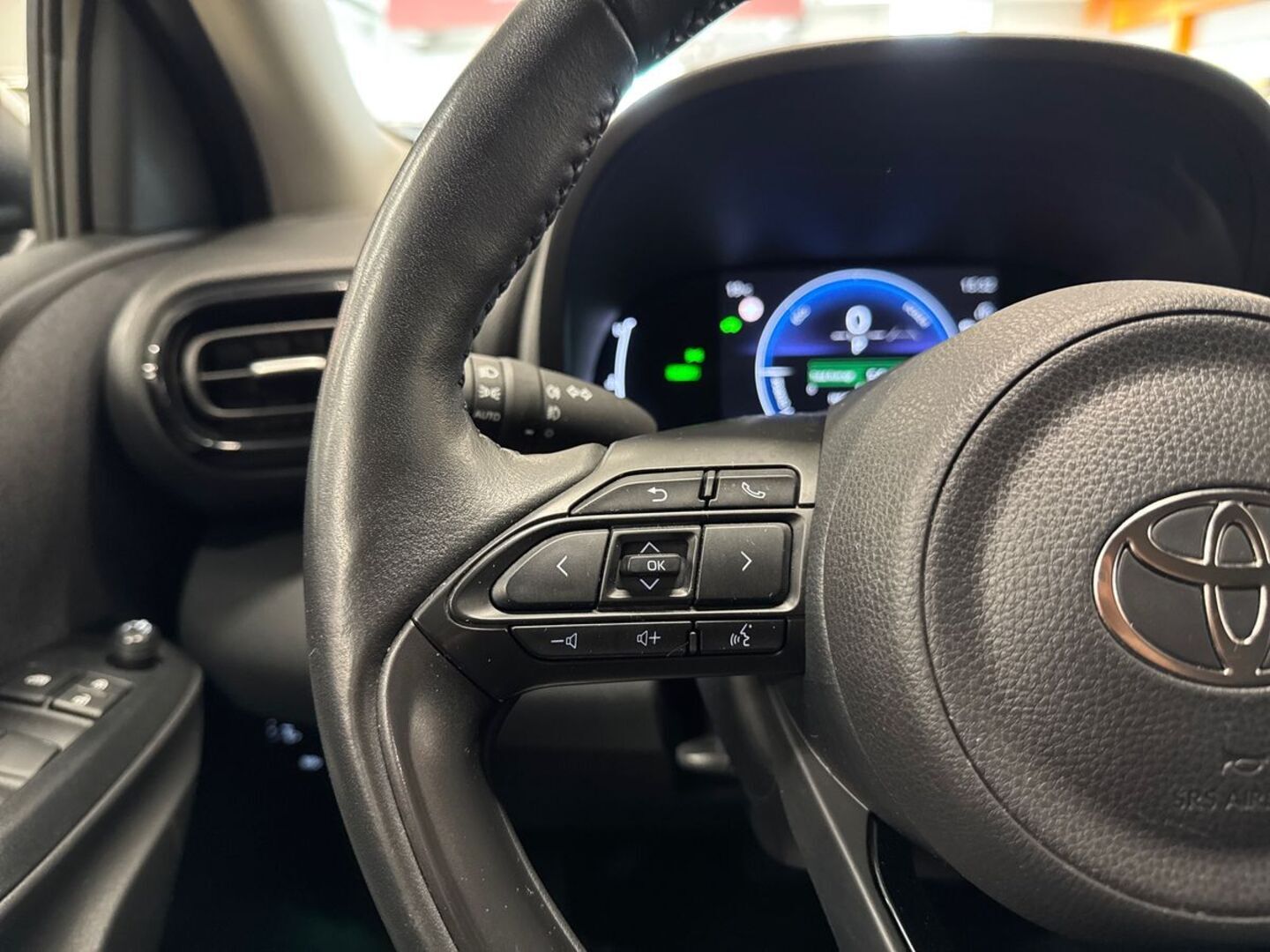 TOYOTA Yaris 17