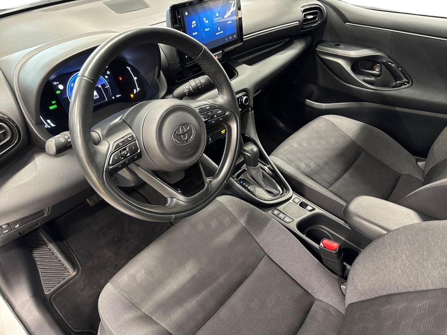 TOYOTA Yaris 7