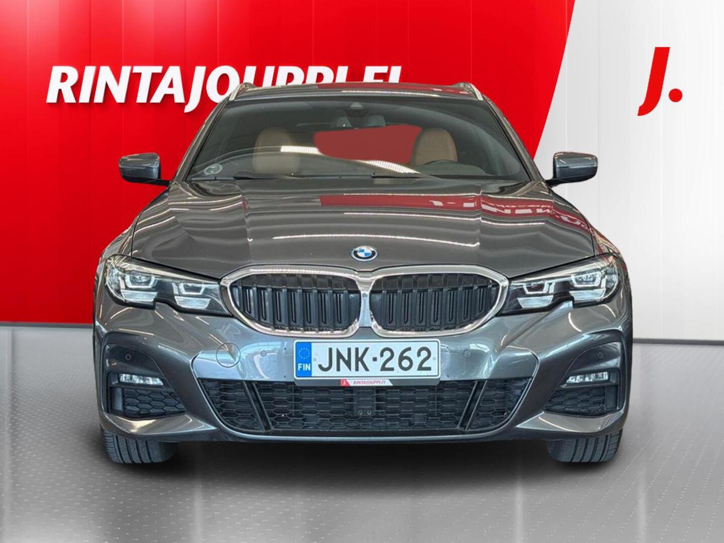 BMW 330 2022