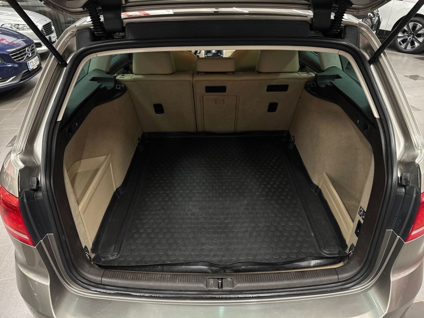 VOLKSWAGEN Passat 11