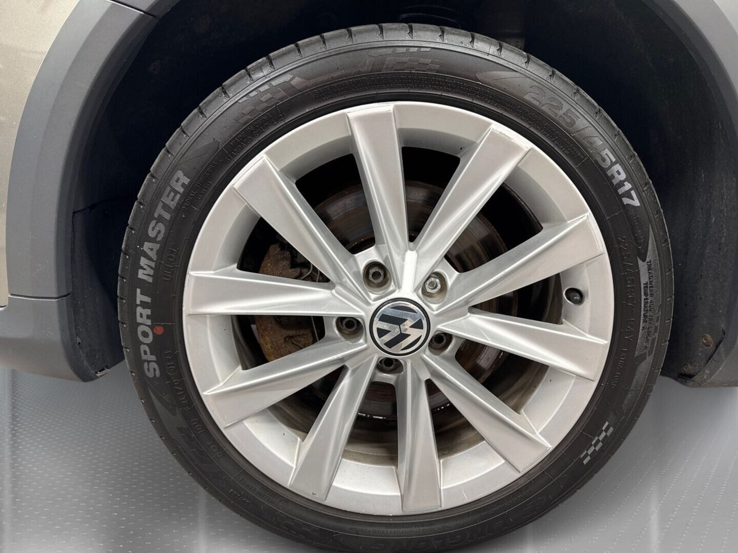 VOLKSWAGEN Passat 13