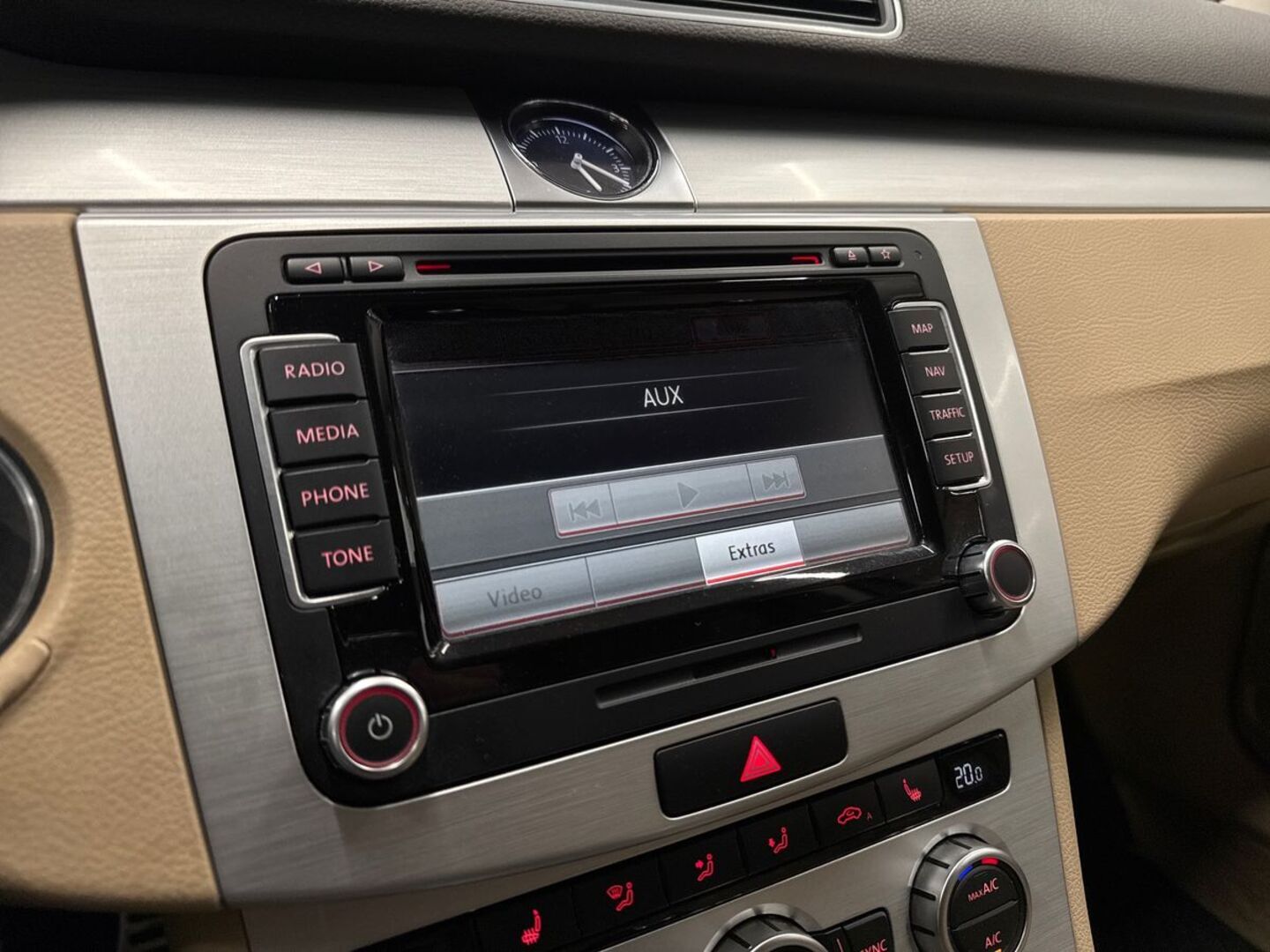 VOLKSWAGEN Passat 18