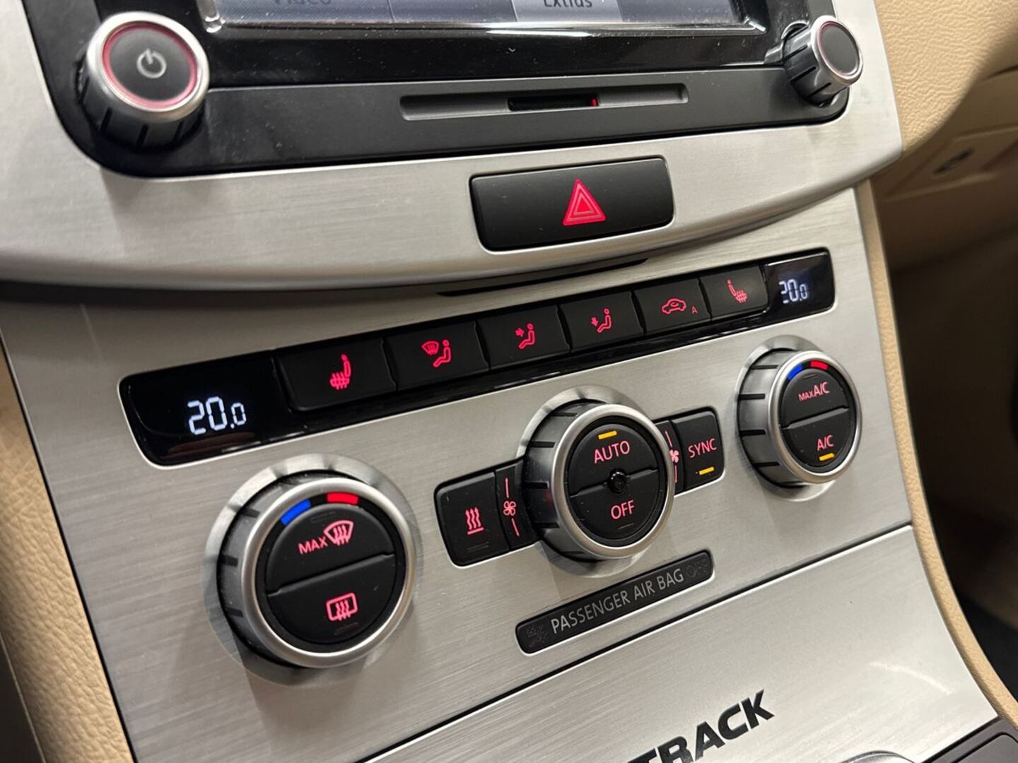 VOLKSWAGEN Passat 19