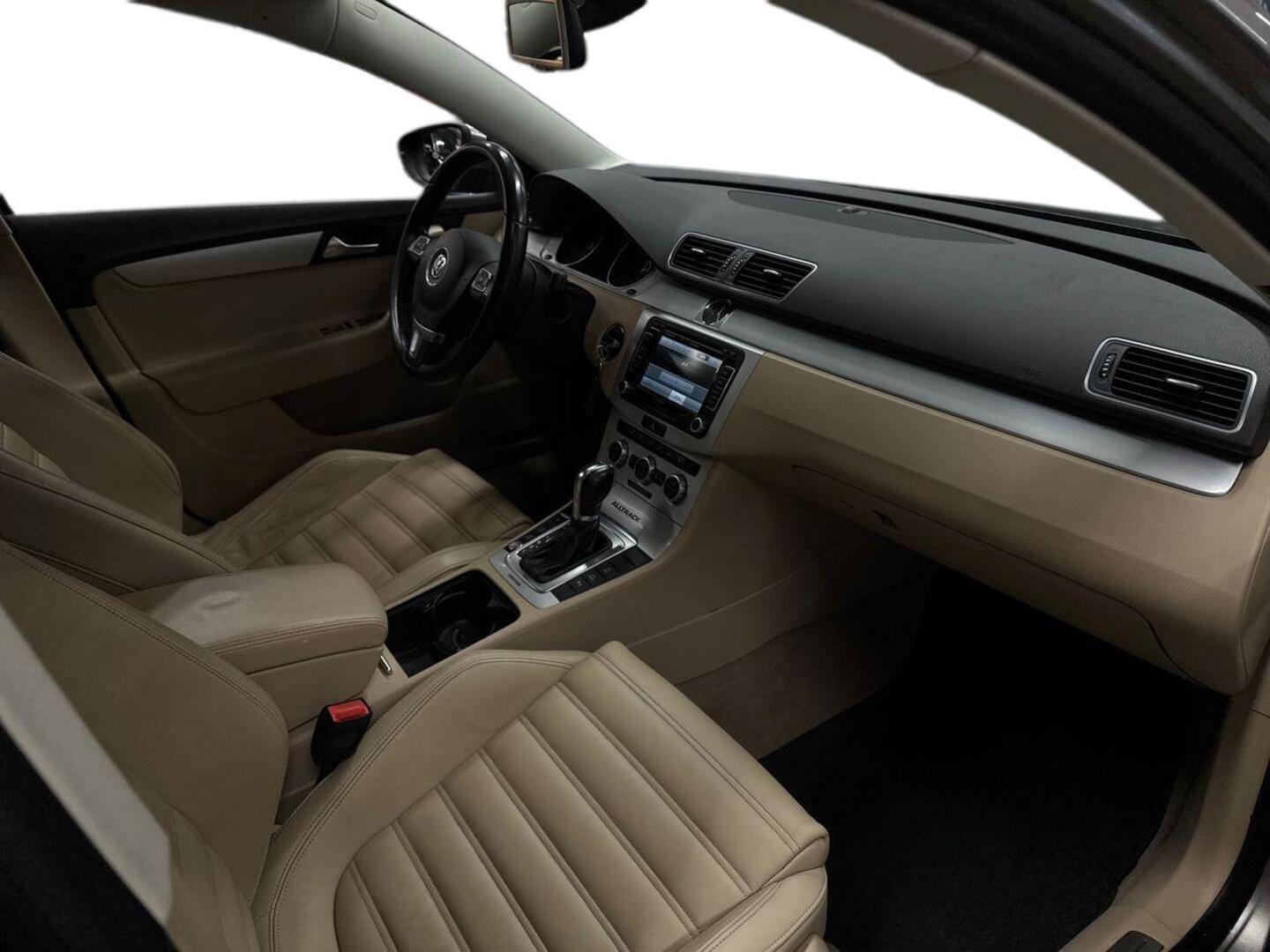 VOLKSWAGEN Passat 9