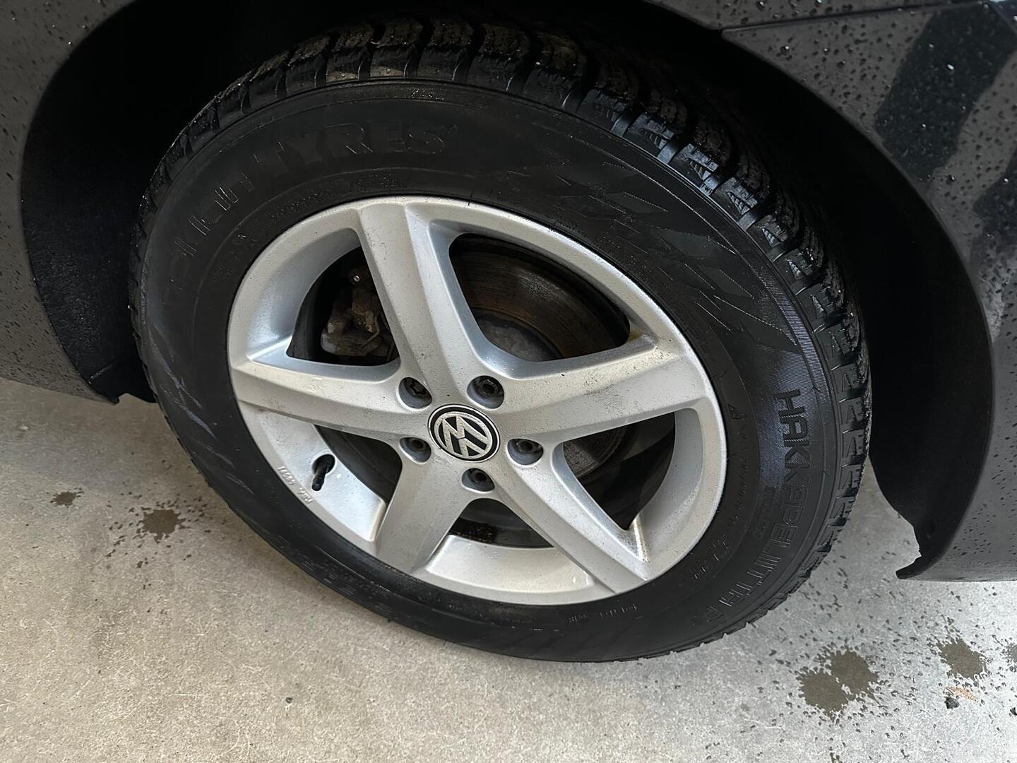 VOLKSWAGEN Touran 2016