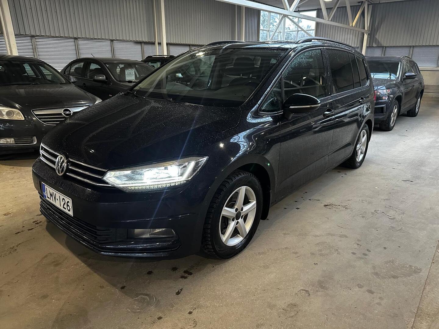 VOLKSWAGEN Touran 2016