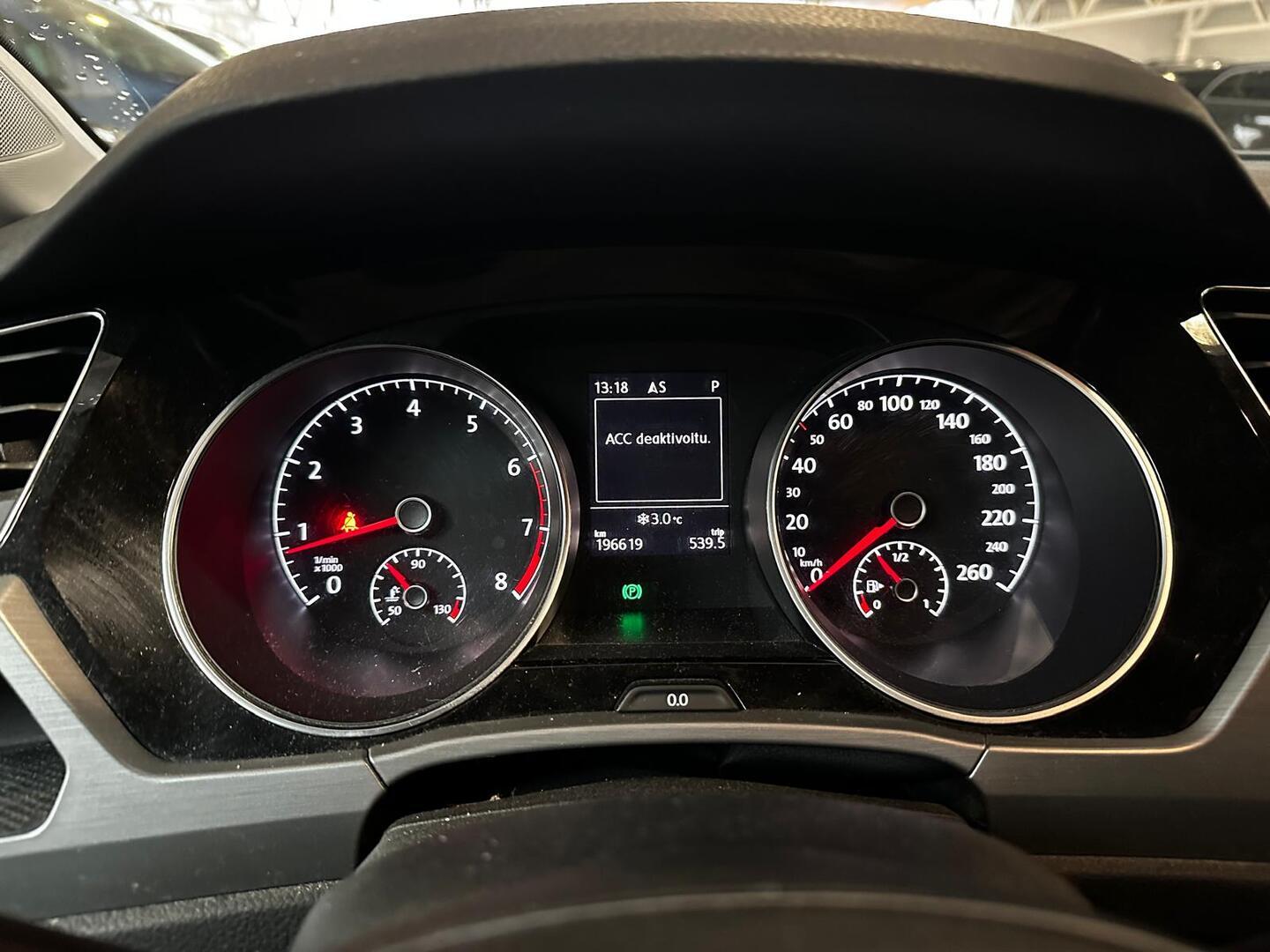 VOLKSWAGEN Touran 2016