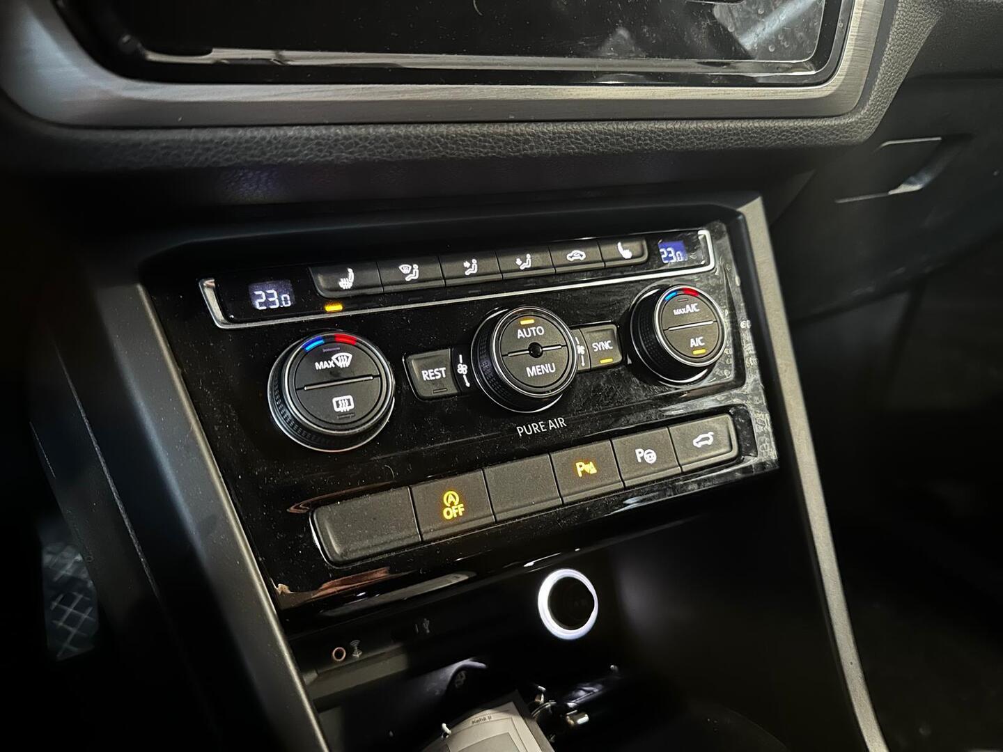 VOLKSWAGEN Touran 2016