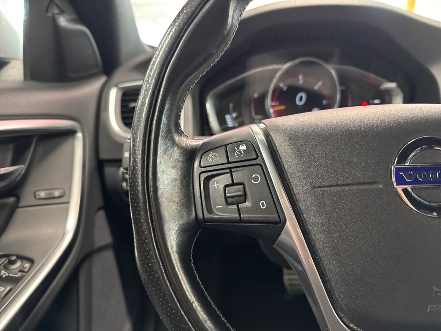 VOLVO V60 2017
