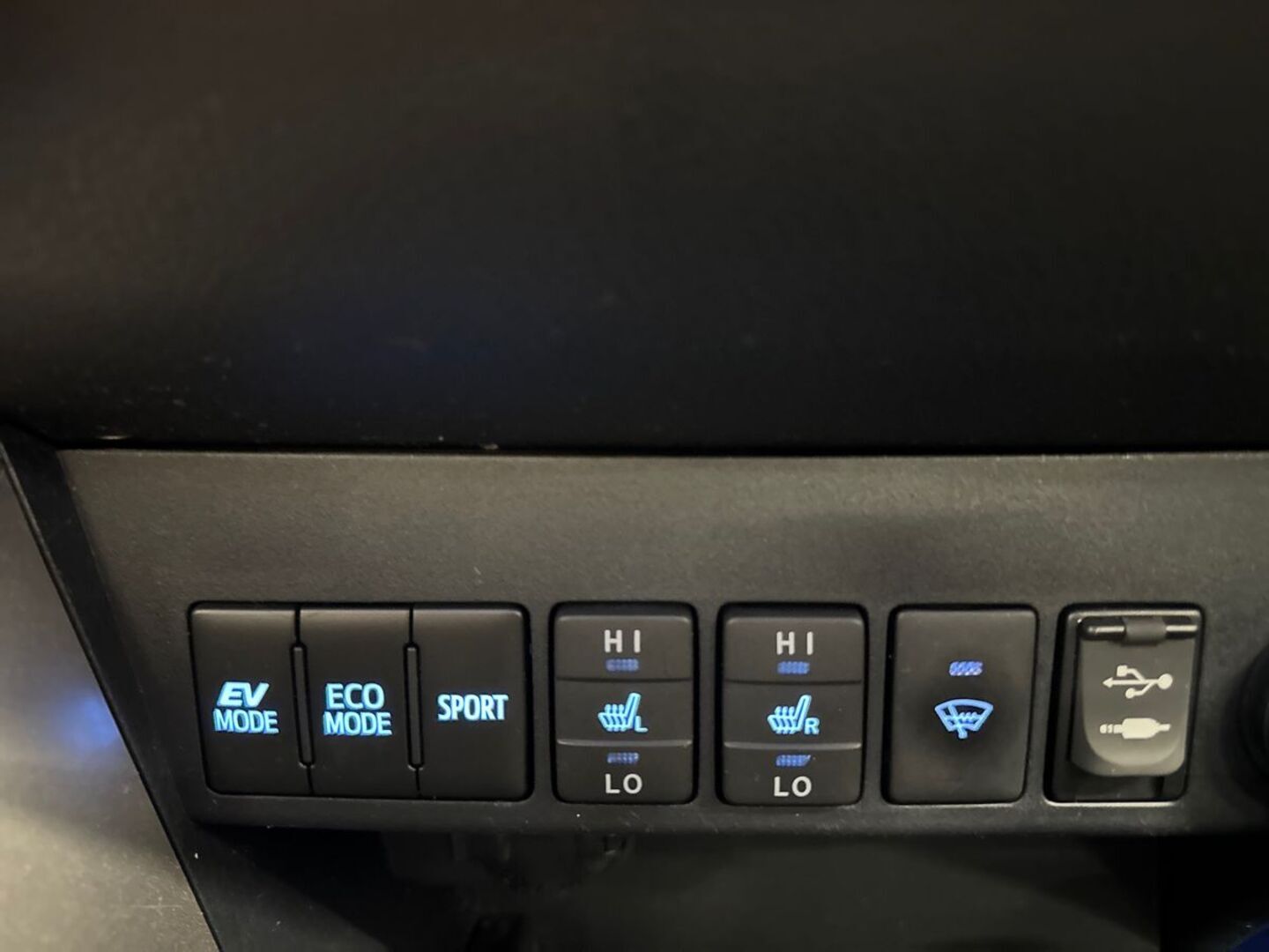 TOYOTA RAV4 26