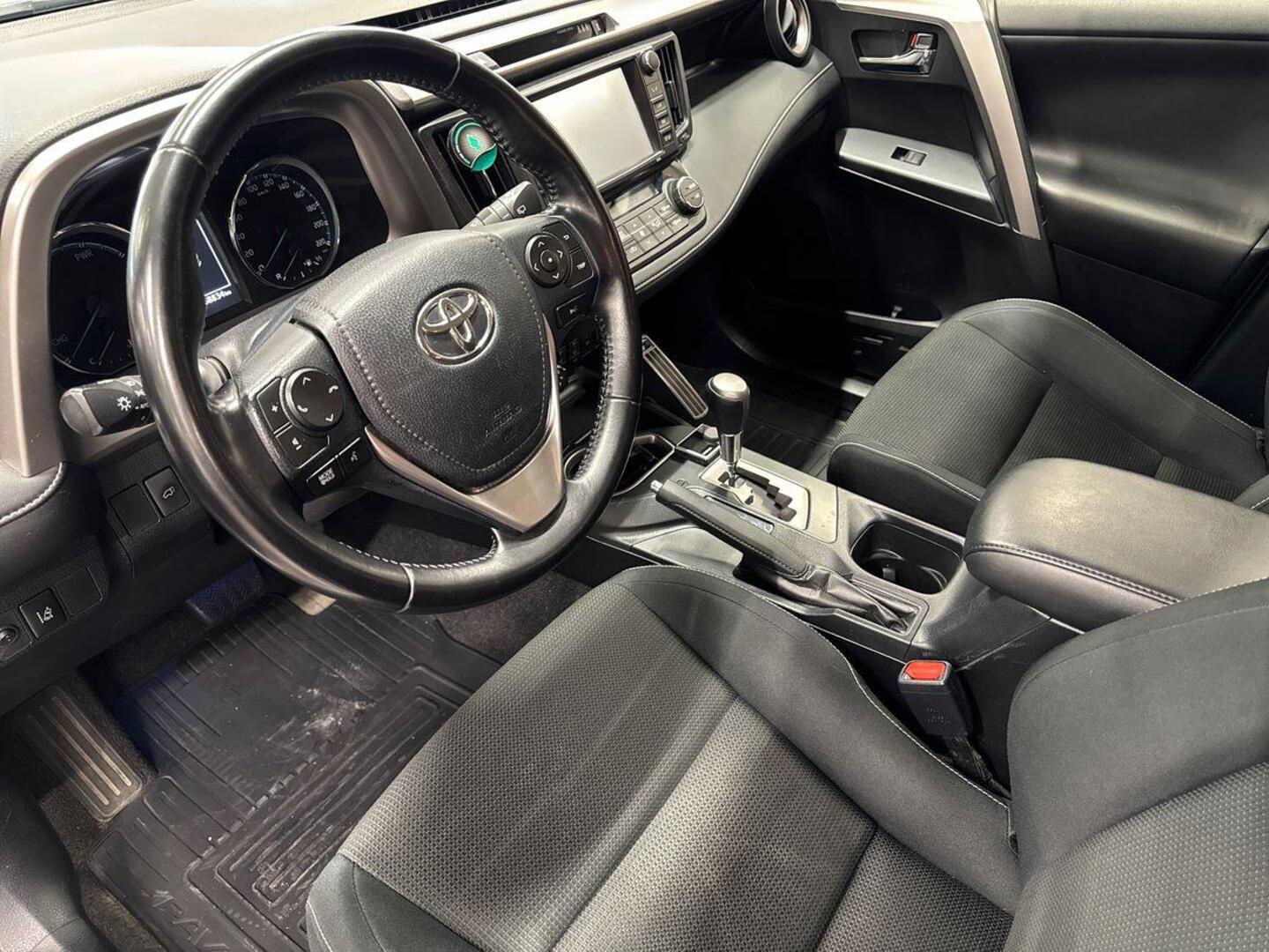TOYOTA RAV4 7