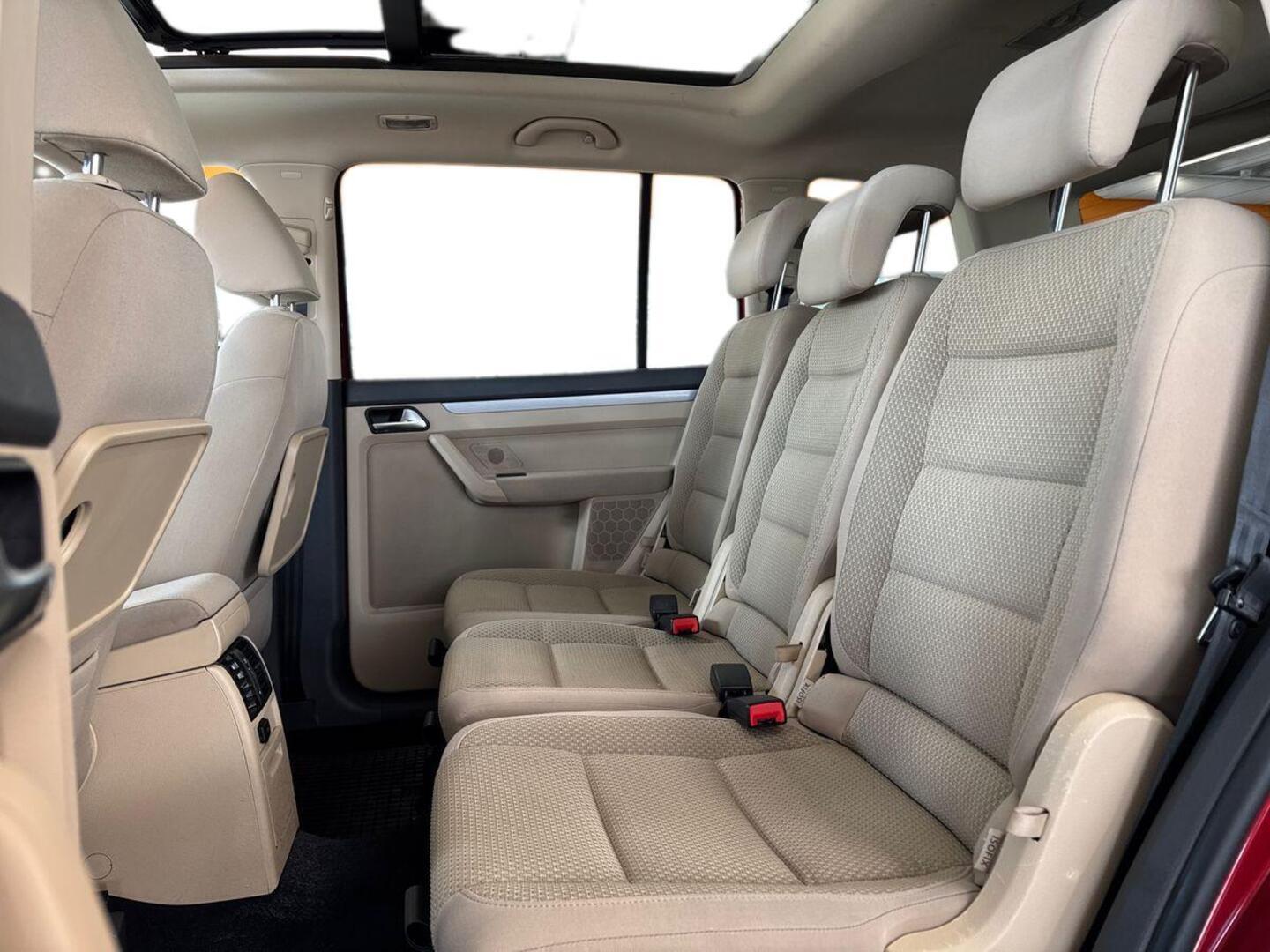 VOLKSWAGEN Touran 10