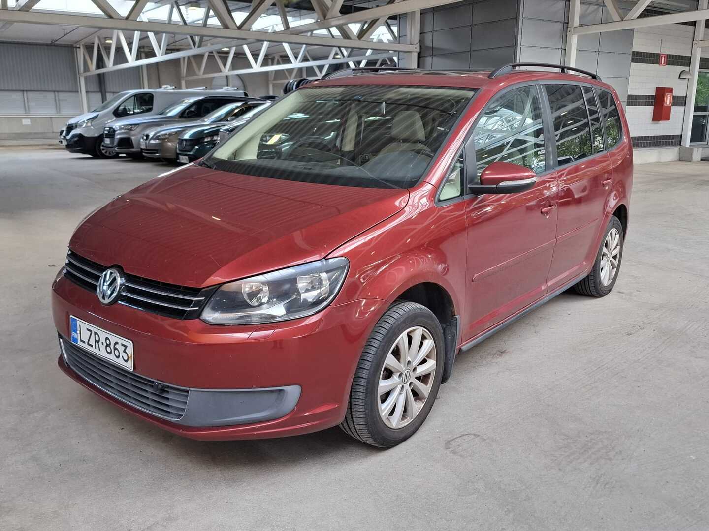 VOLKSWAGEN Touran 2011