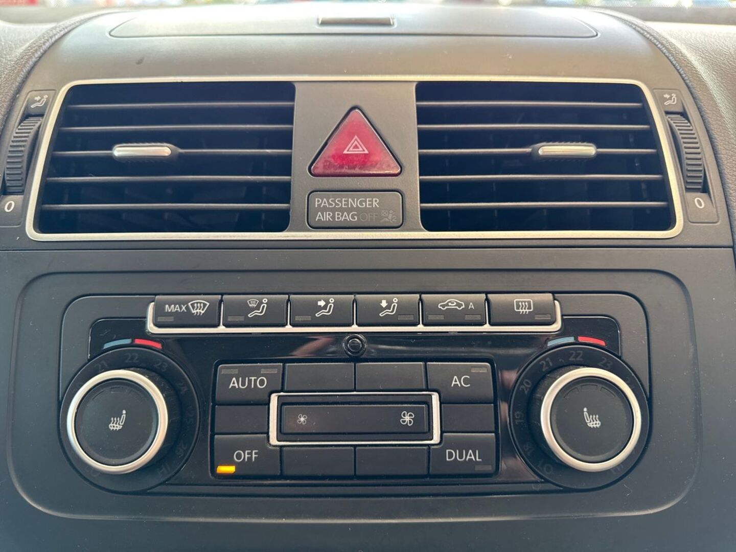 VOLKSWAGEN Touran 21