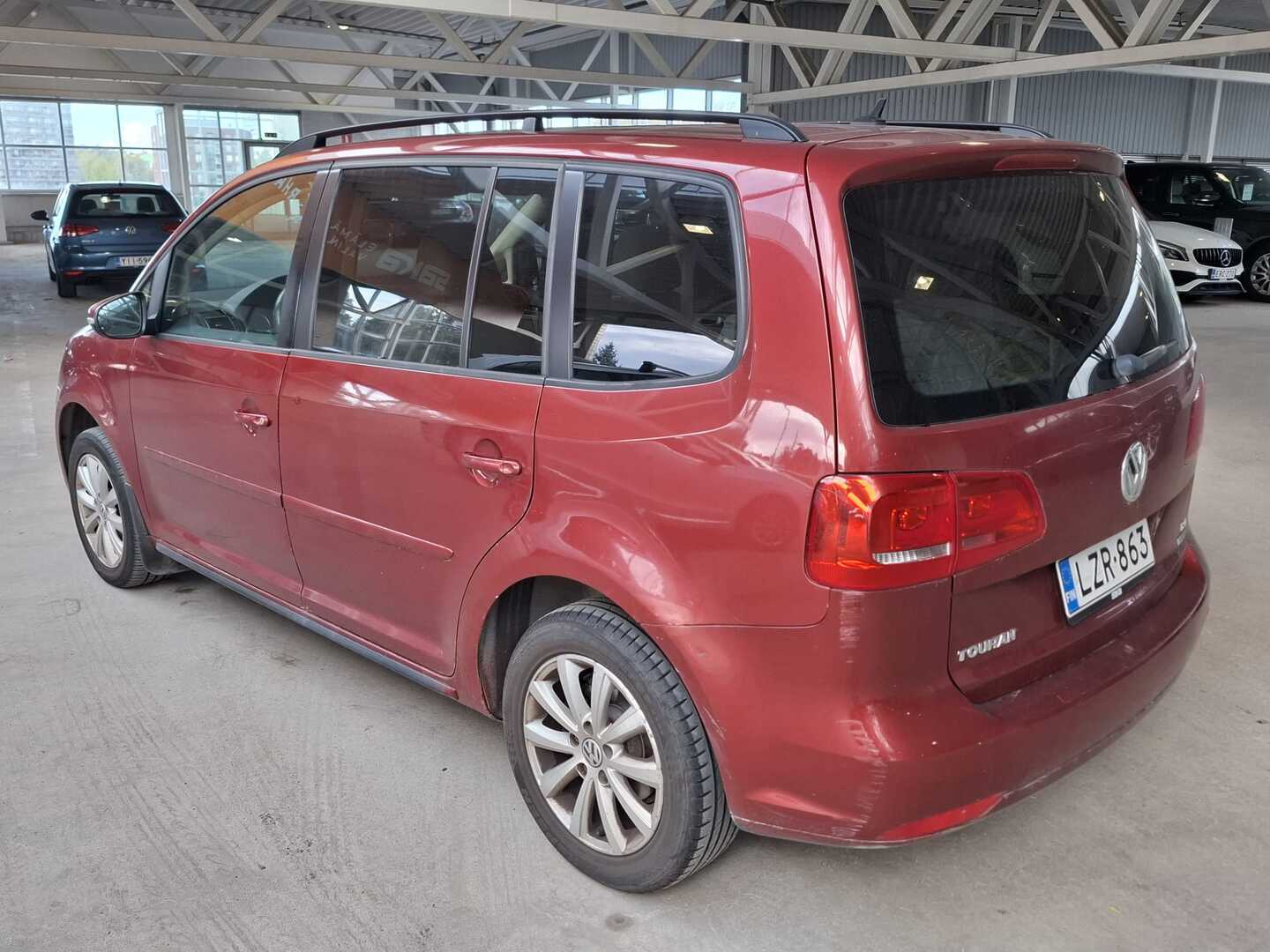 VOLKSWAGEN Touran 2011