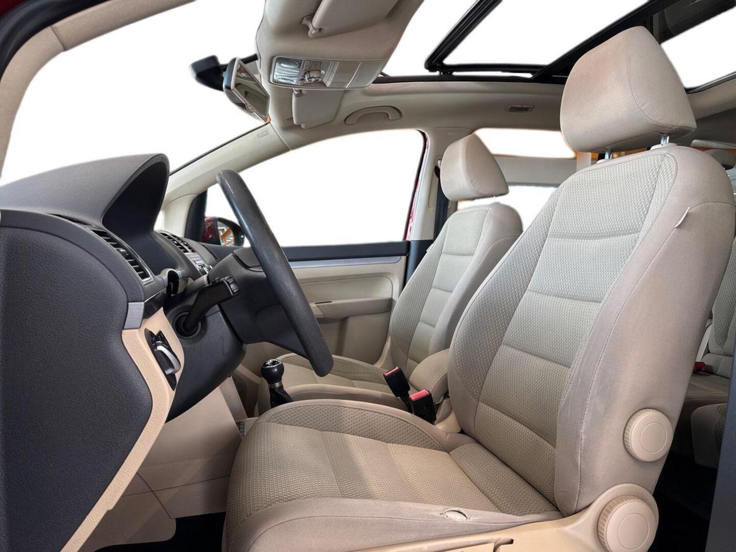 VOLKSWAGEN Touran 9