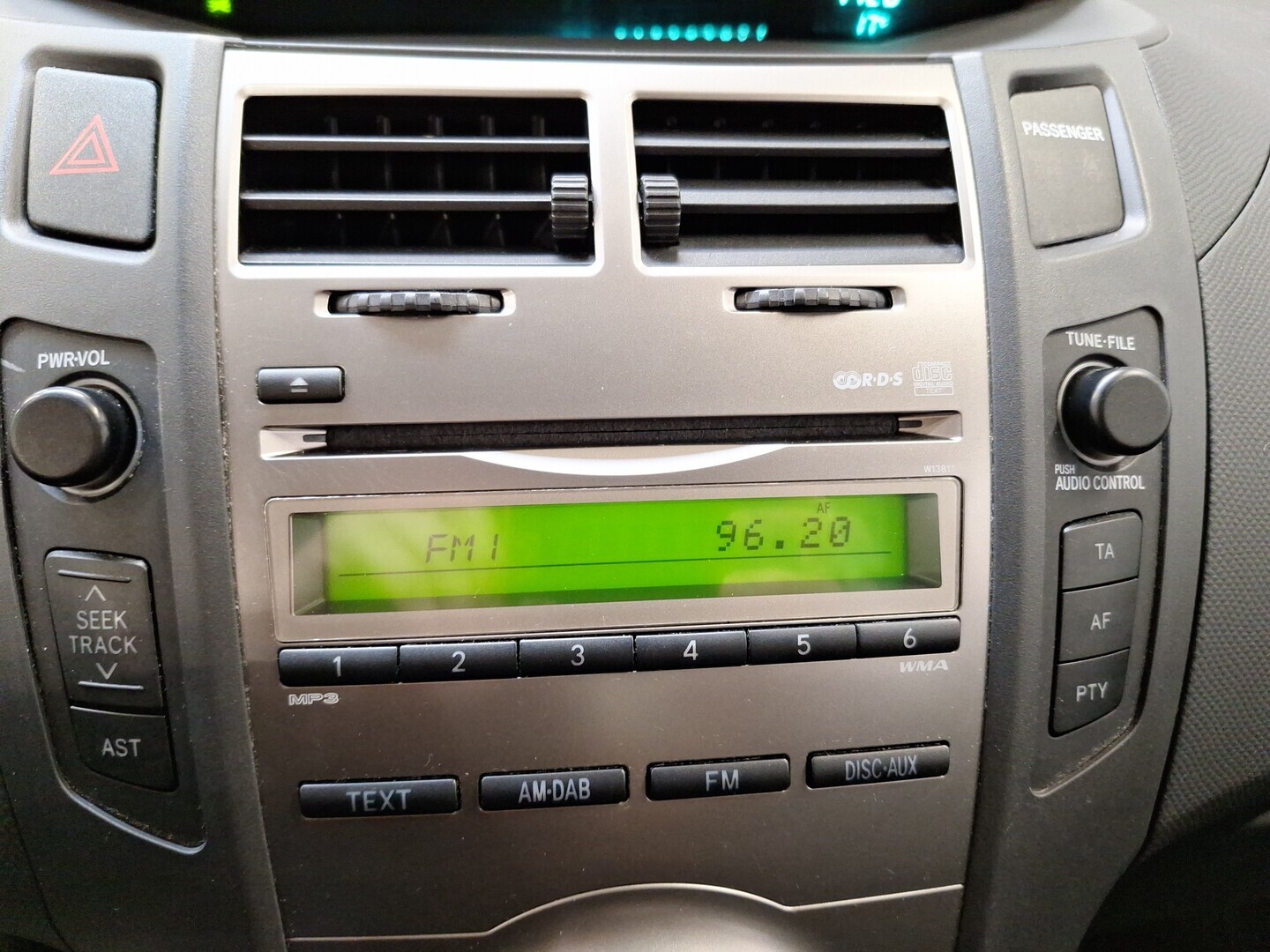 TOYOTA Yaris 2010