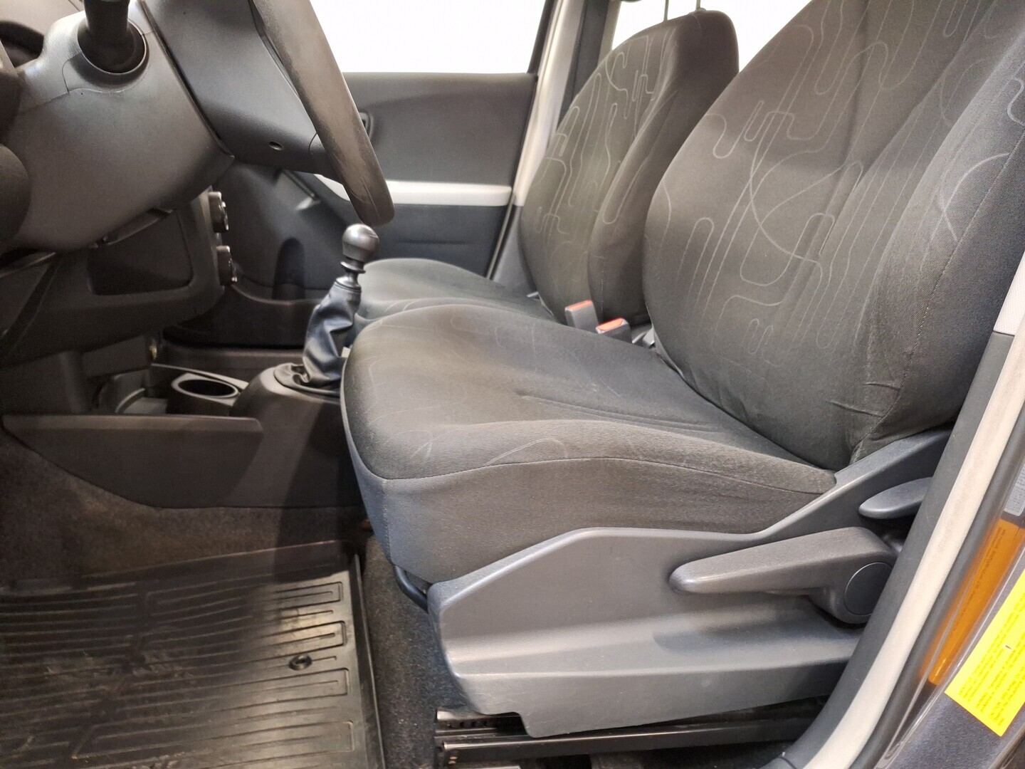TOYOTA Yaris 2010