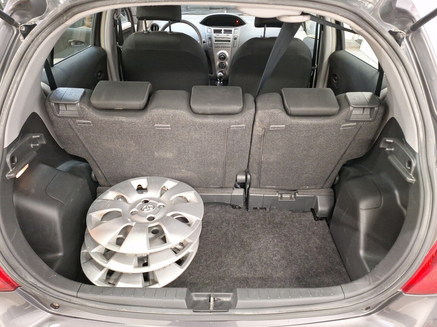 TOYOTA Yaris 2010