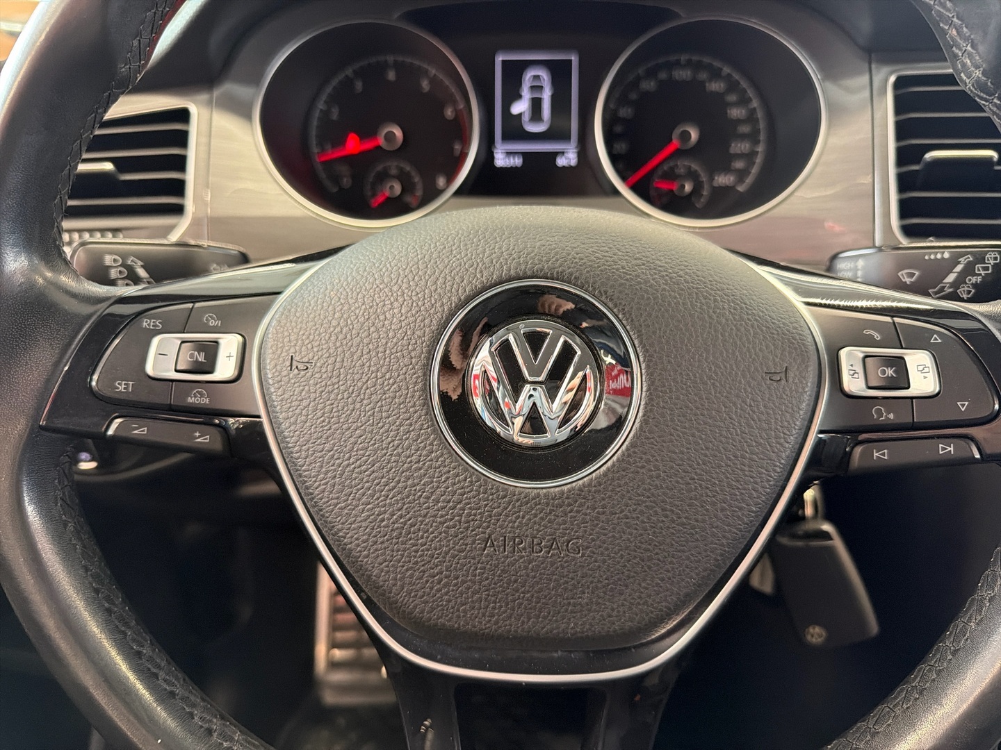 VOLKSWAGEN Golf Sportsvan 2016