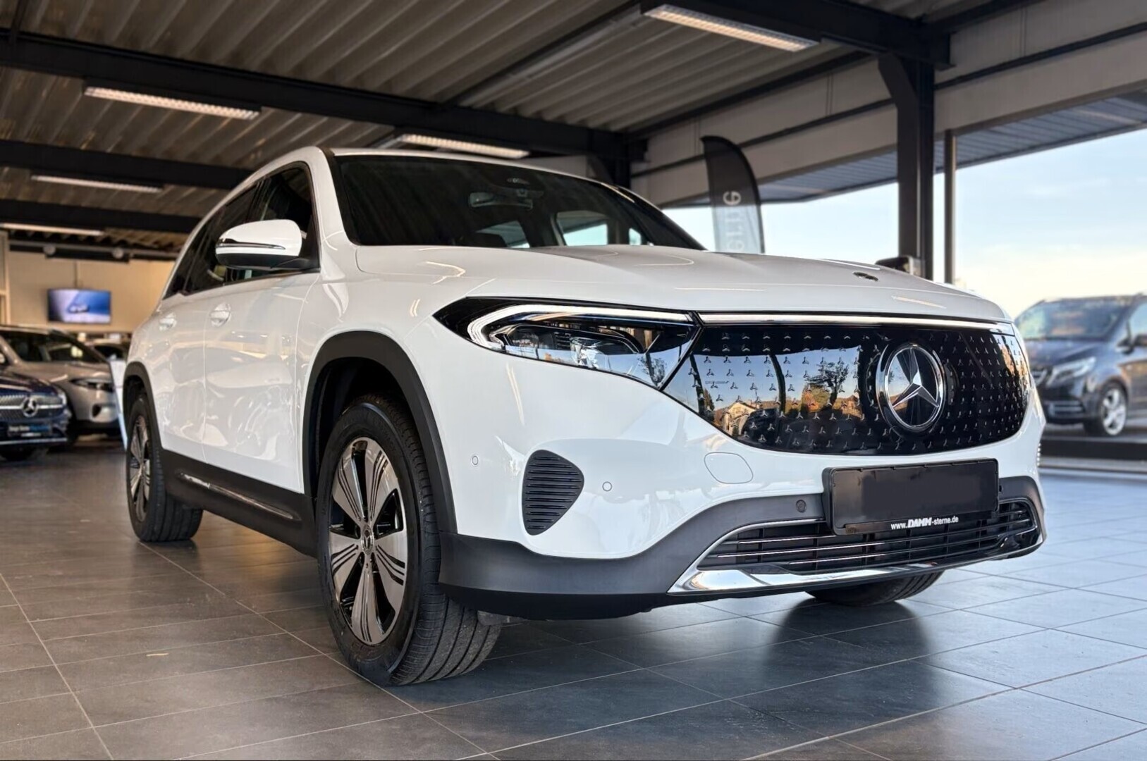 MERCEDES-BENZ EQB 2024