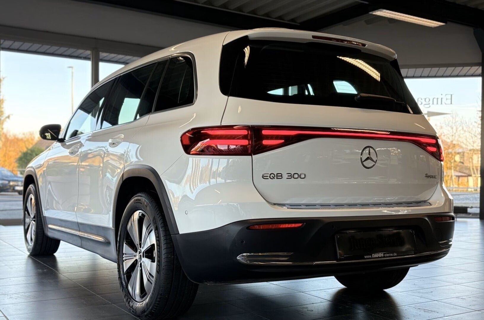 MERCEDES-BENZ EQB 2024