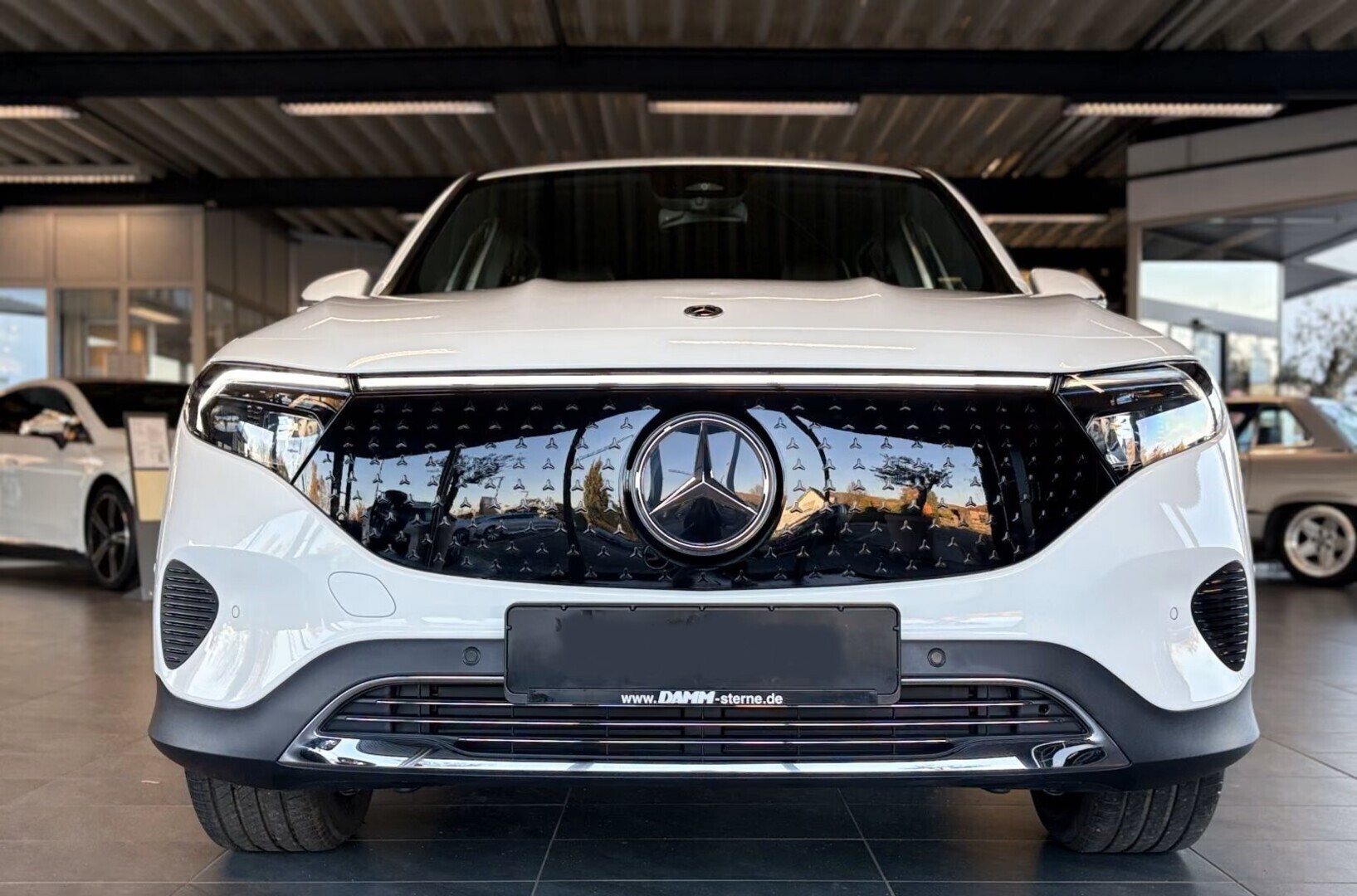 MERCEDES-BENZ EQB 2024