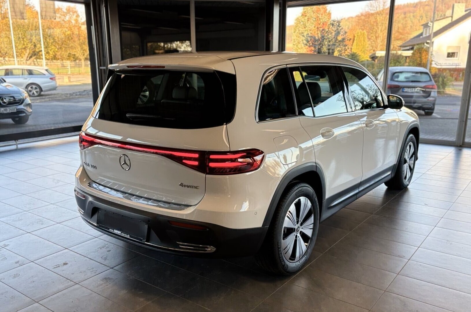 MERCEDES-BENZ EQB 2024