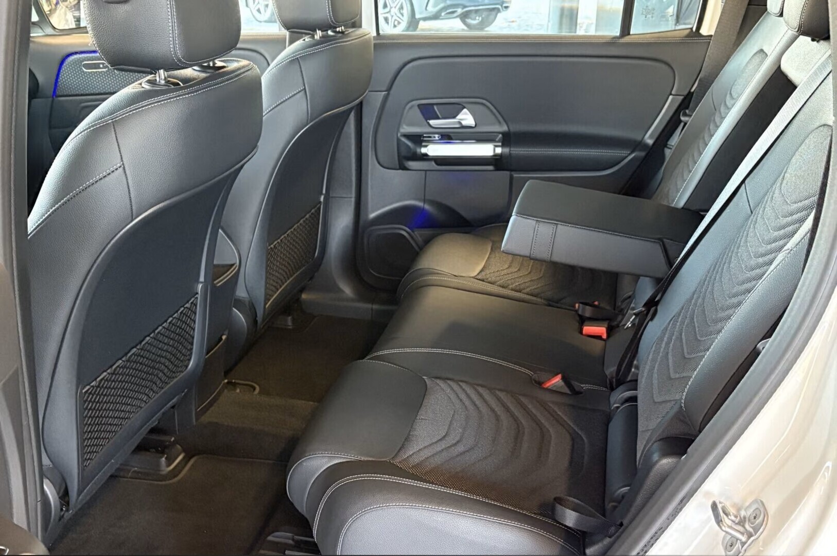 MERCEDES-BENZ EQB 2024