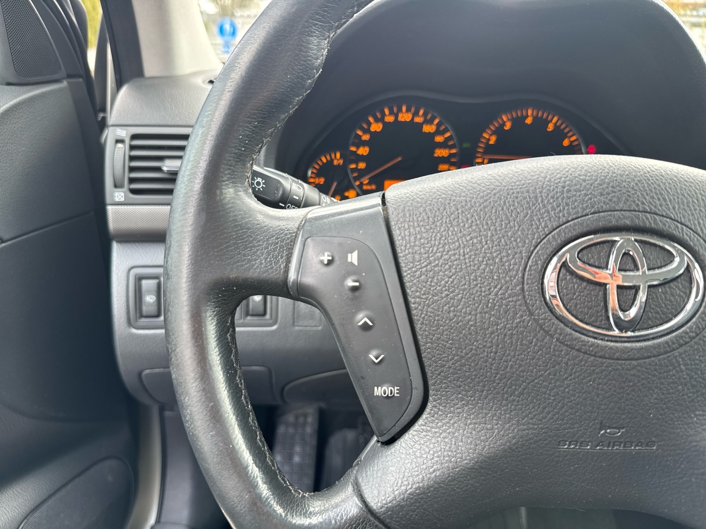 TOYOTA Avensis 2004