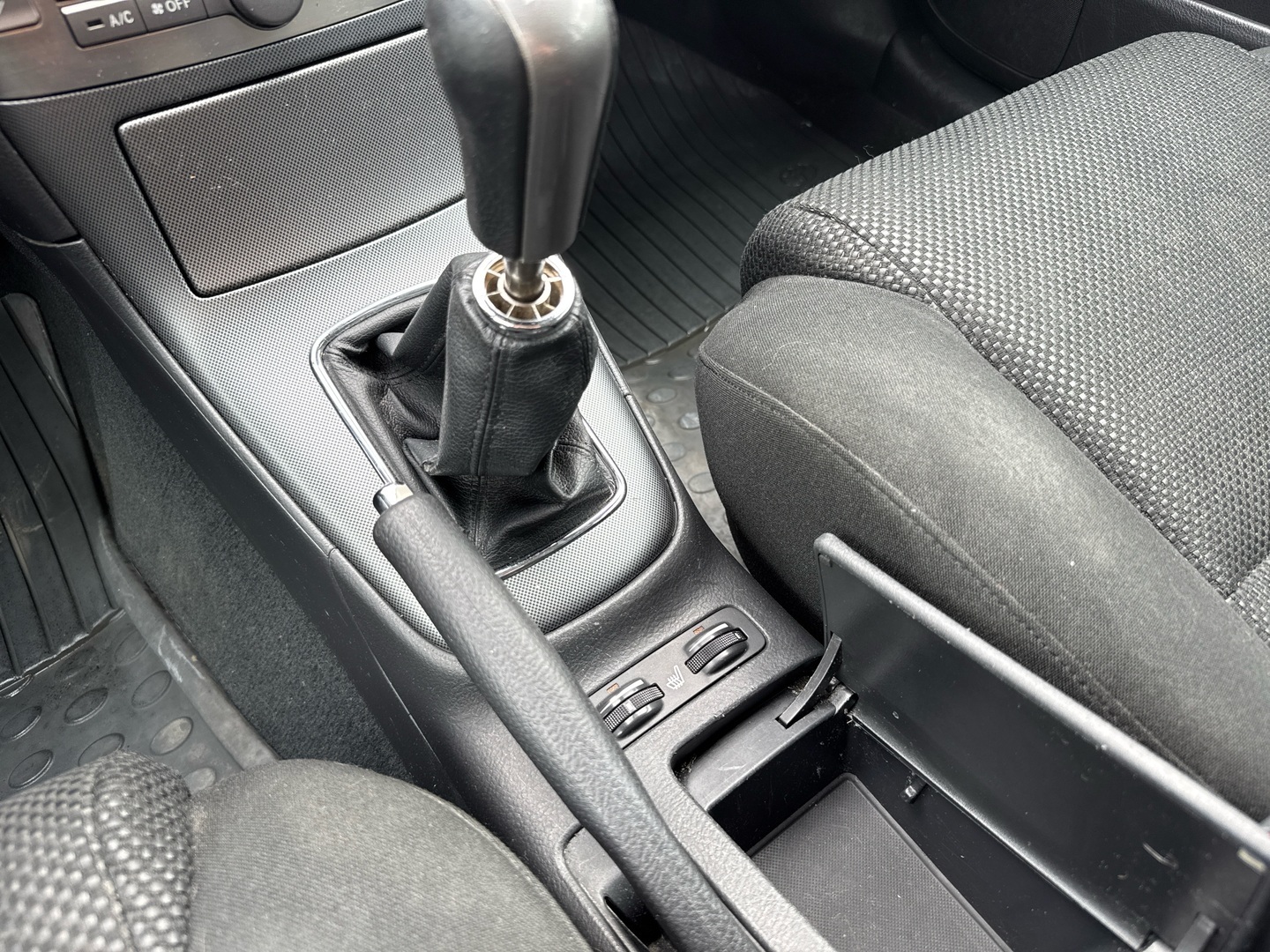 TOYOTA Avensis 2004