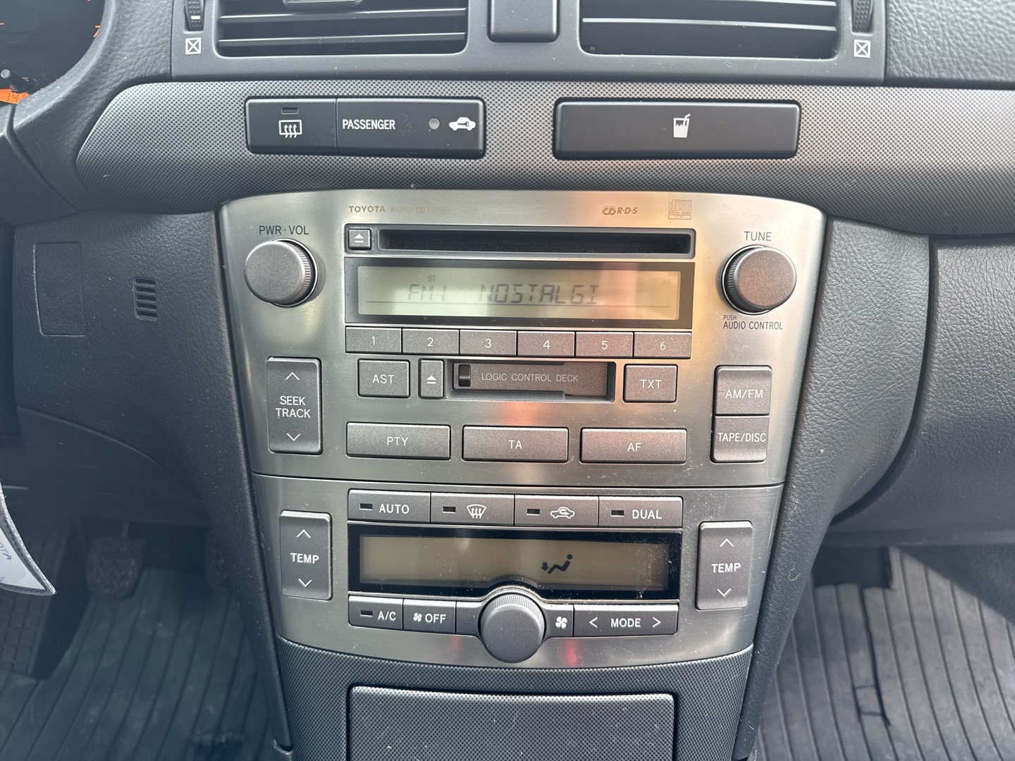 TOYOTA Avensis 2004